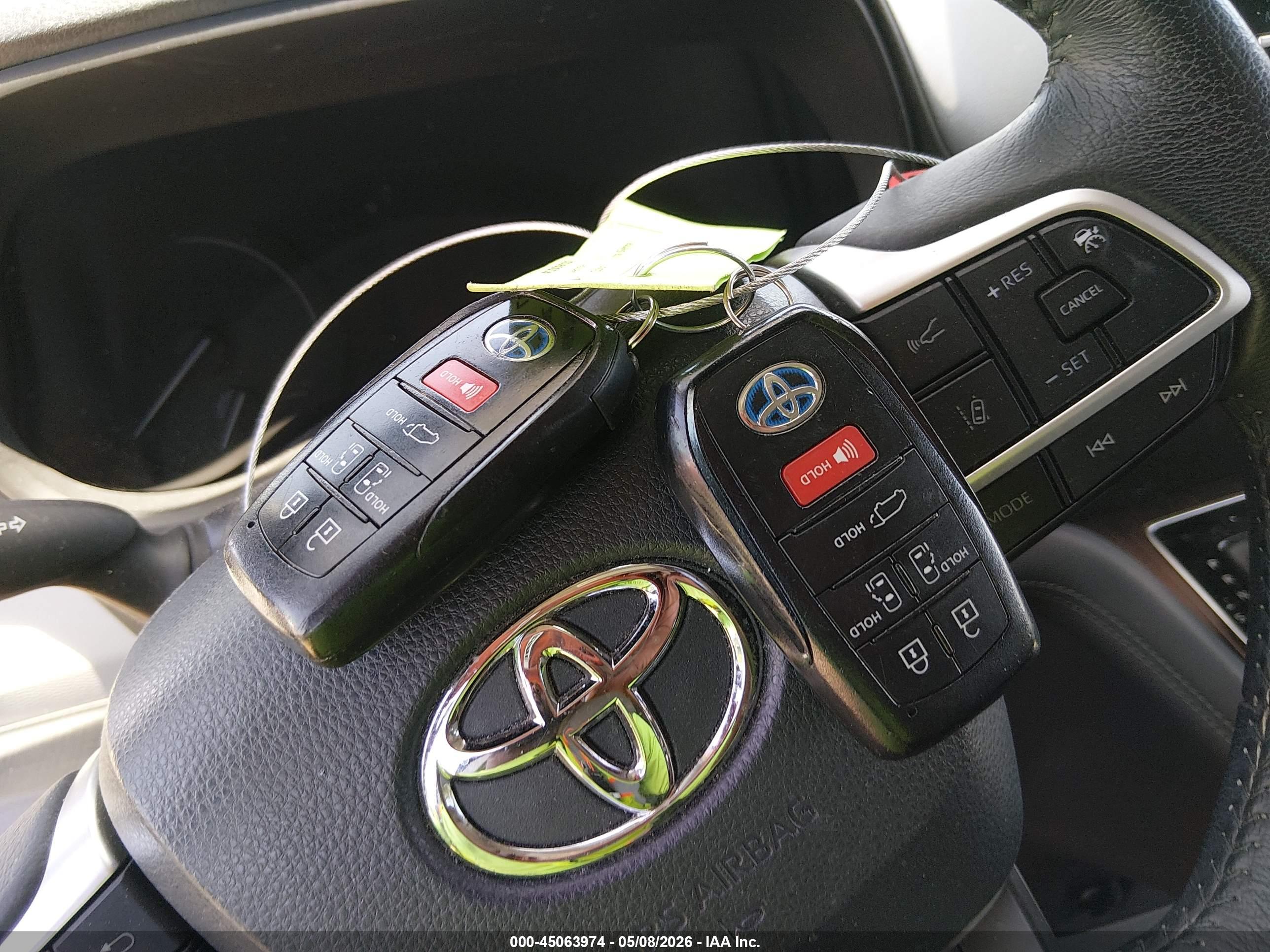 TOYOTA SIENNA image 11