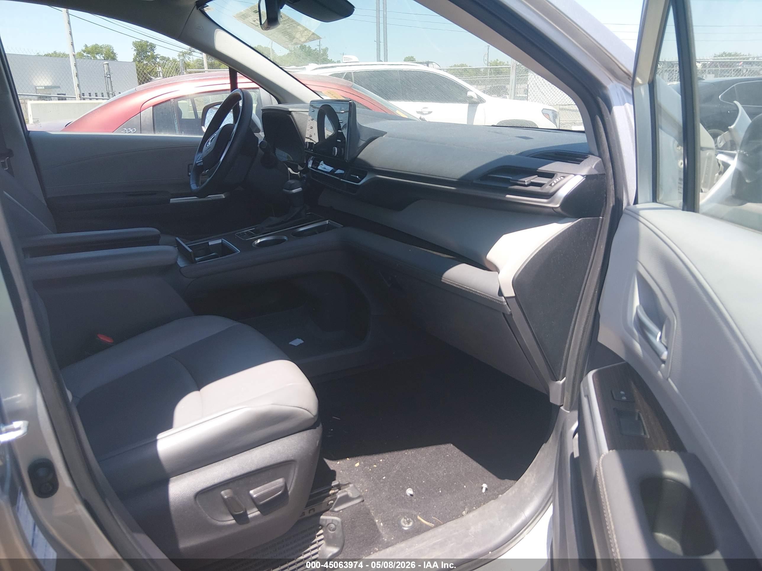 TOYOTA SIENNA image 5