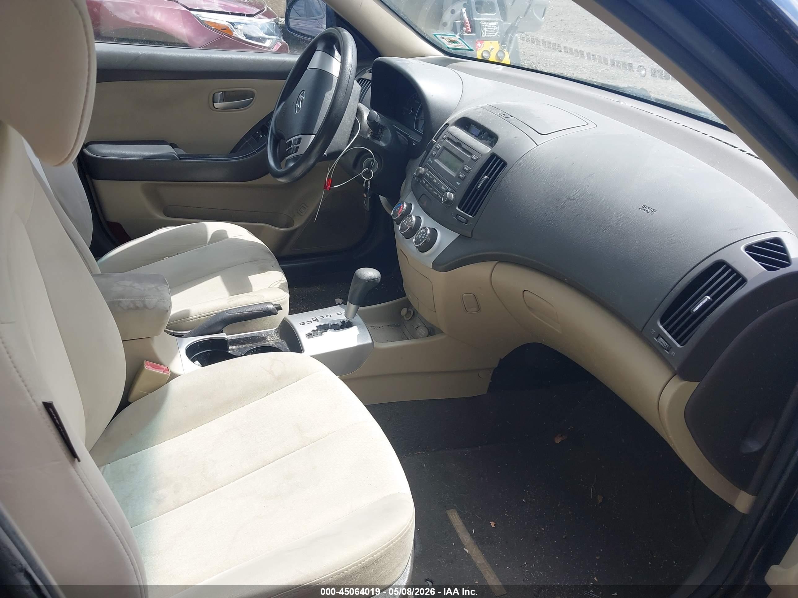 HYUNDAI ELANTRA image 5