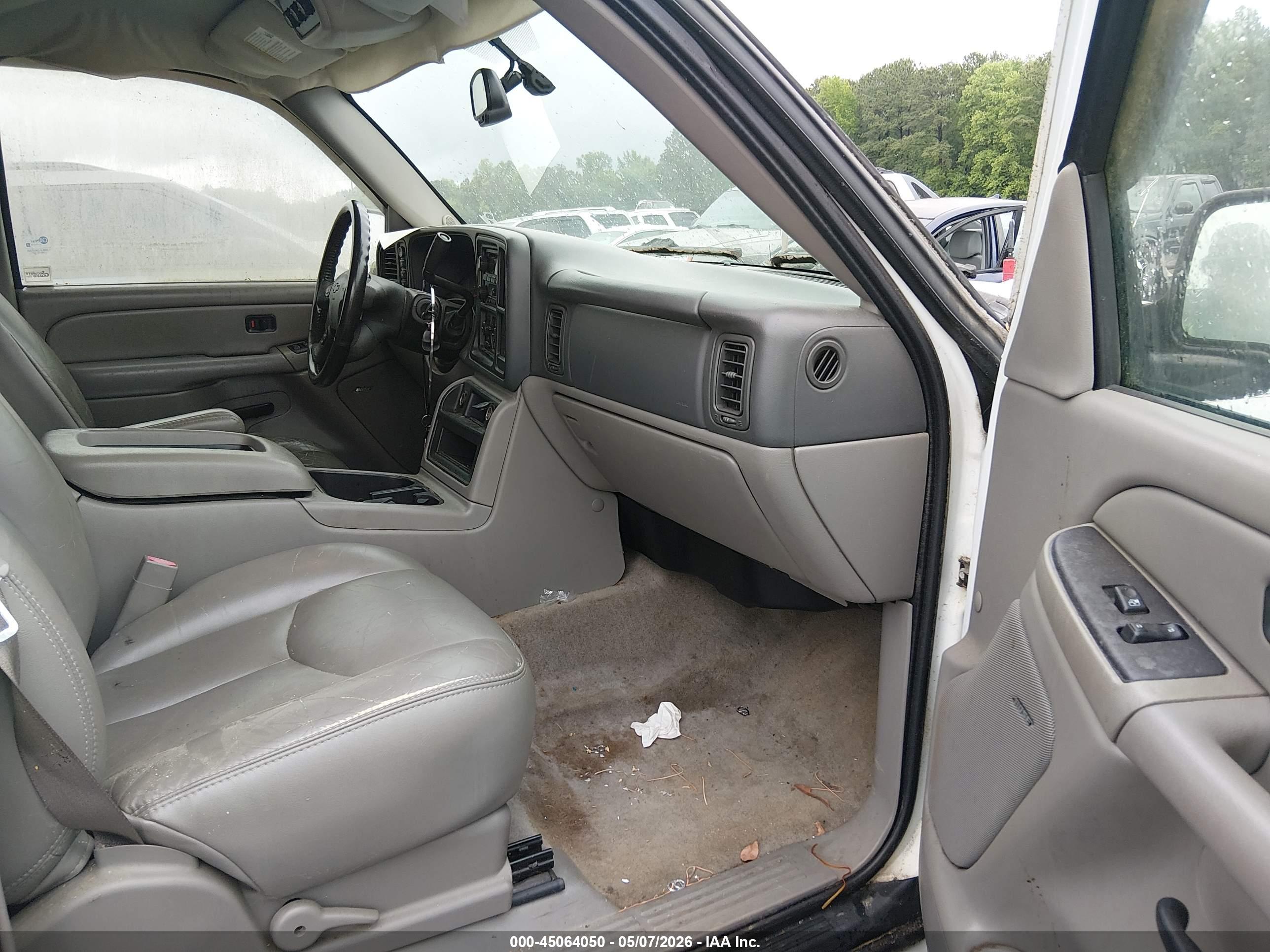 CHEVROLET SUBURBAN image 5