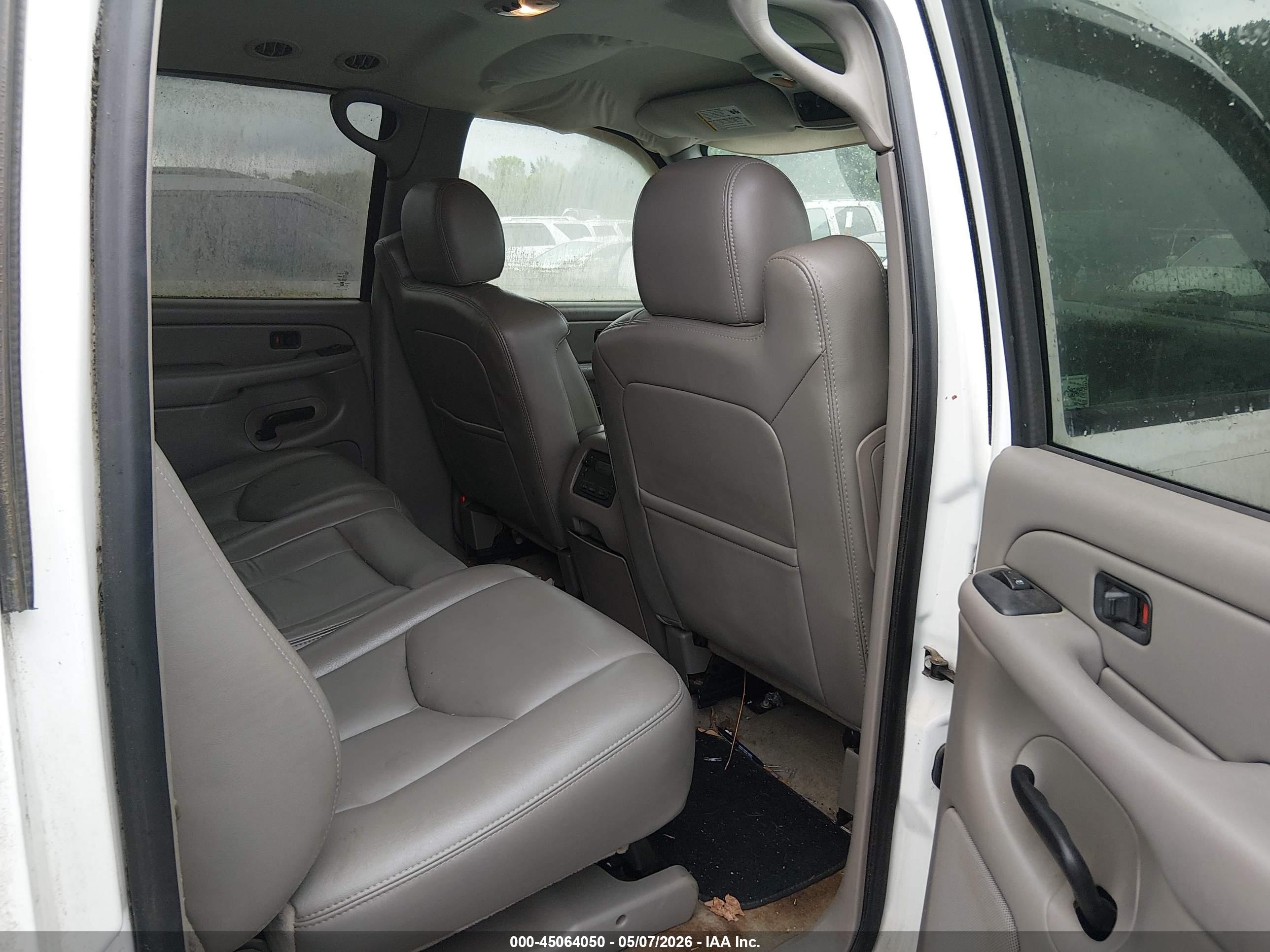 CHEVROLET SUBURBAN image 8