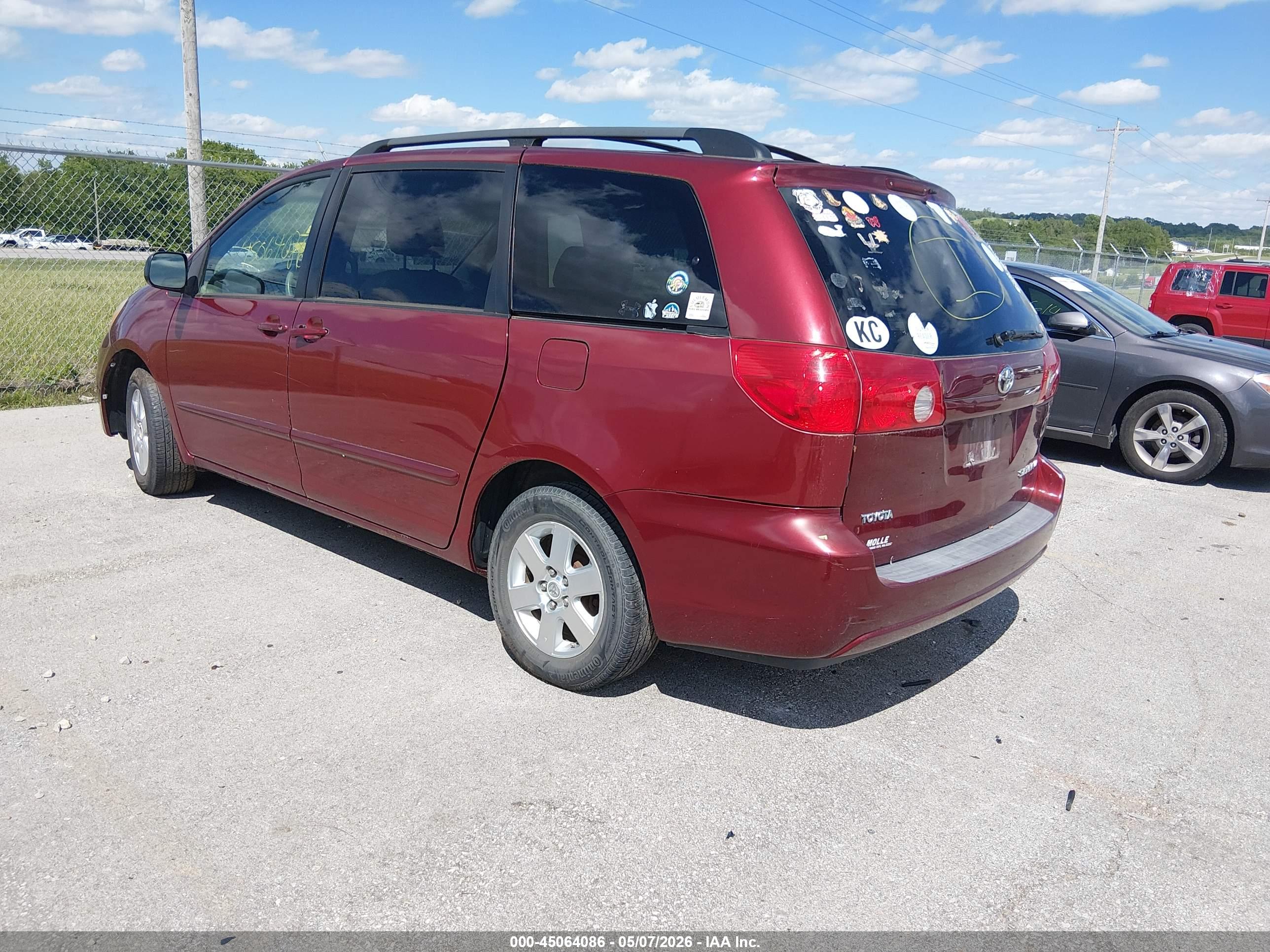 TOYOTA SIENNA image 3
