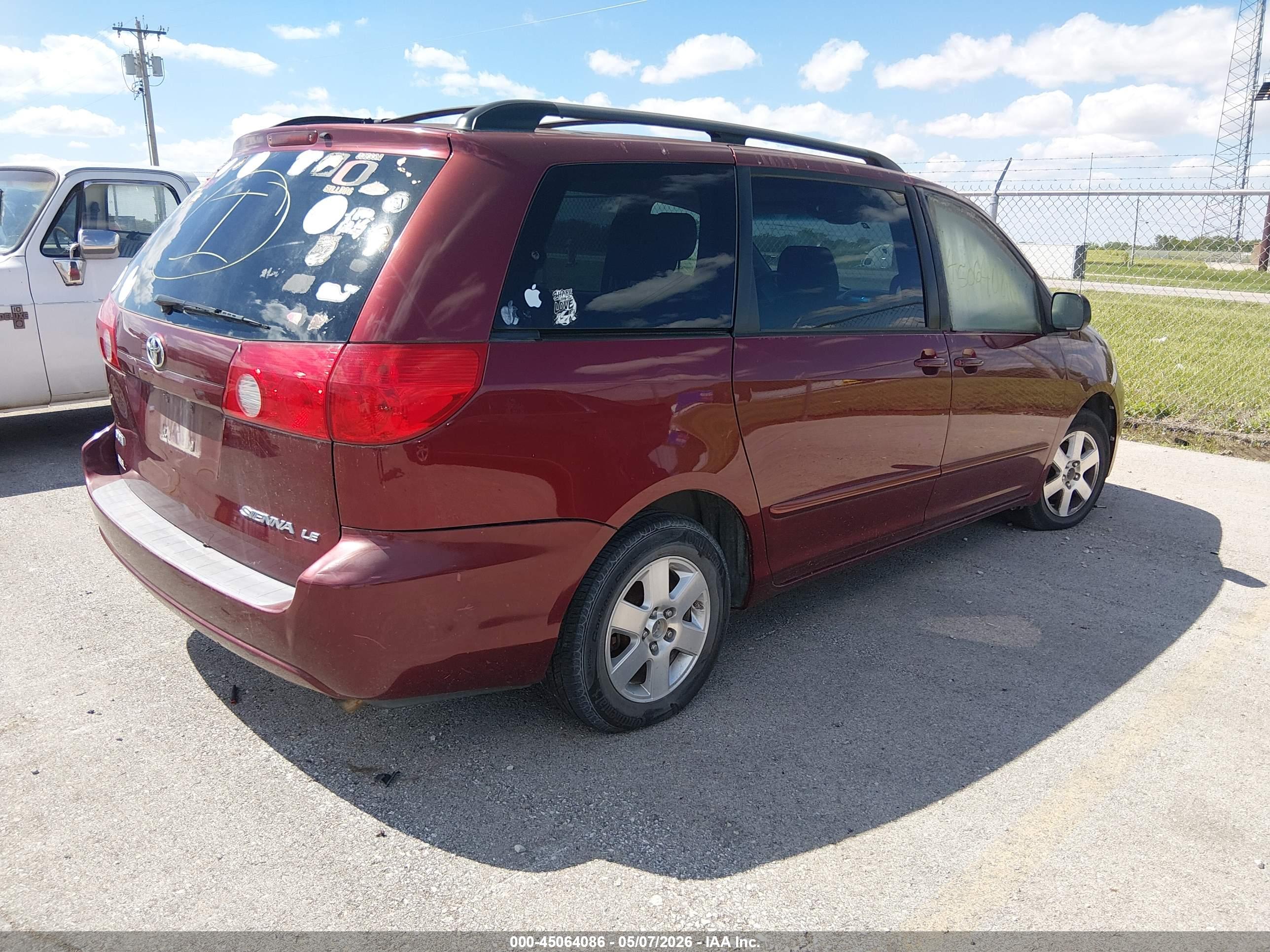 TOYOTA SIENNA image 4