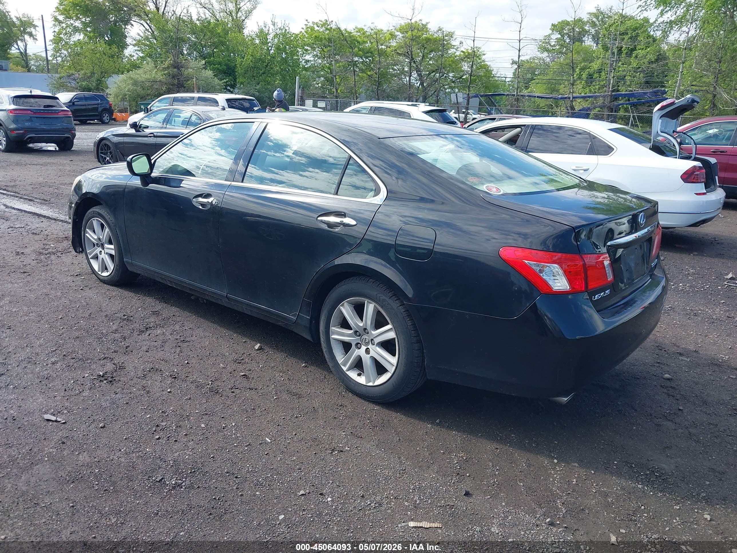 LEXUS ES image 3