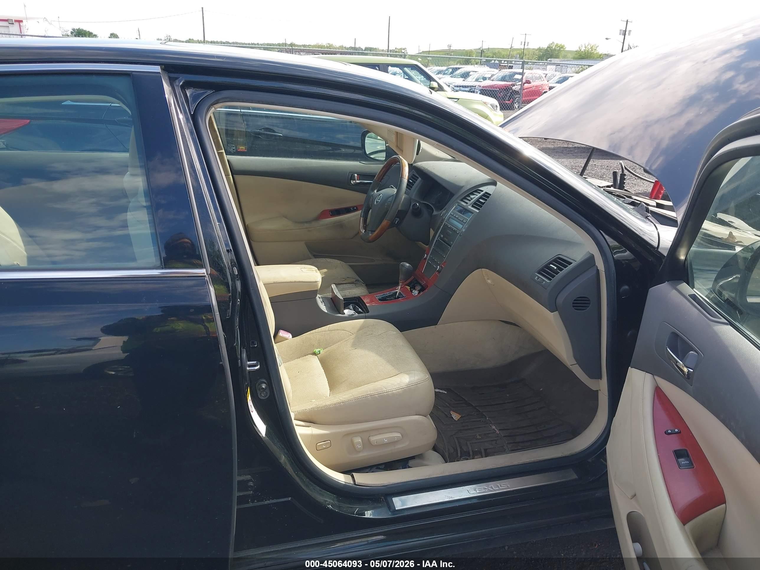 LEXUS ES image 5