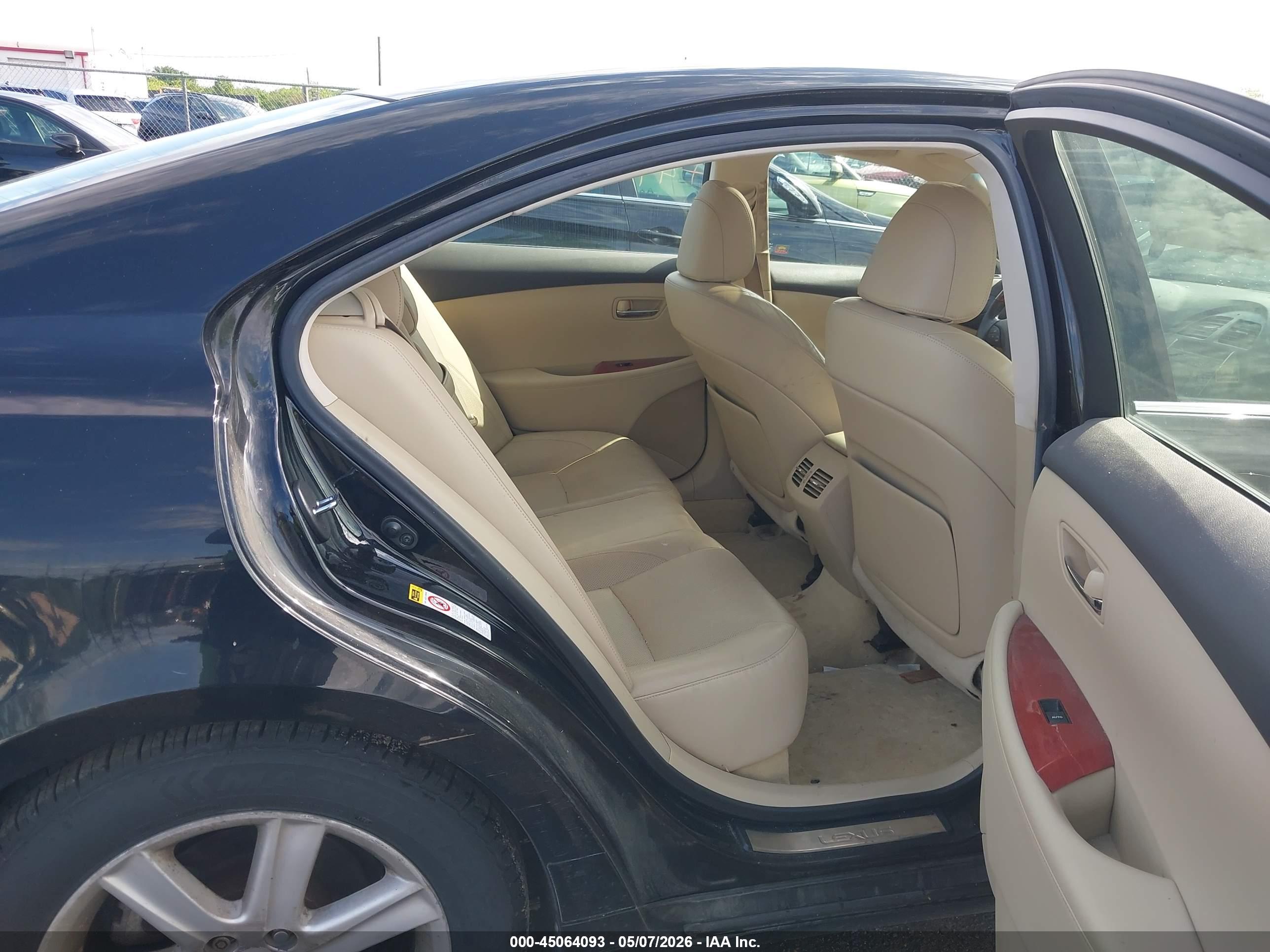 LEXUS ES image 8