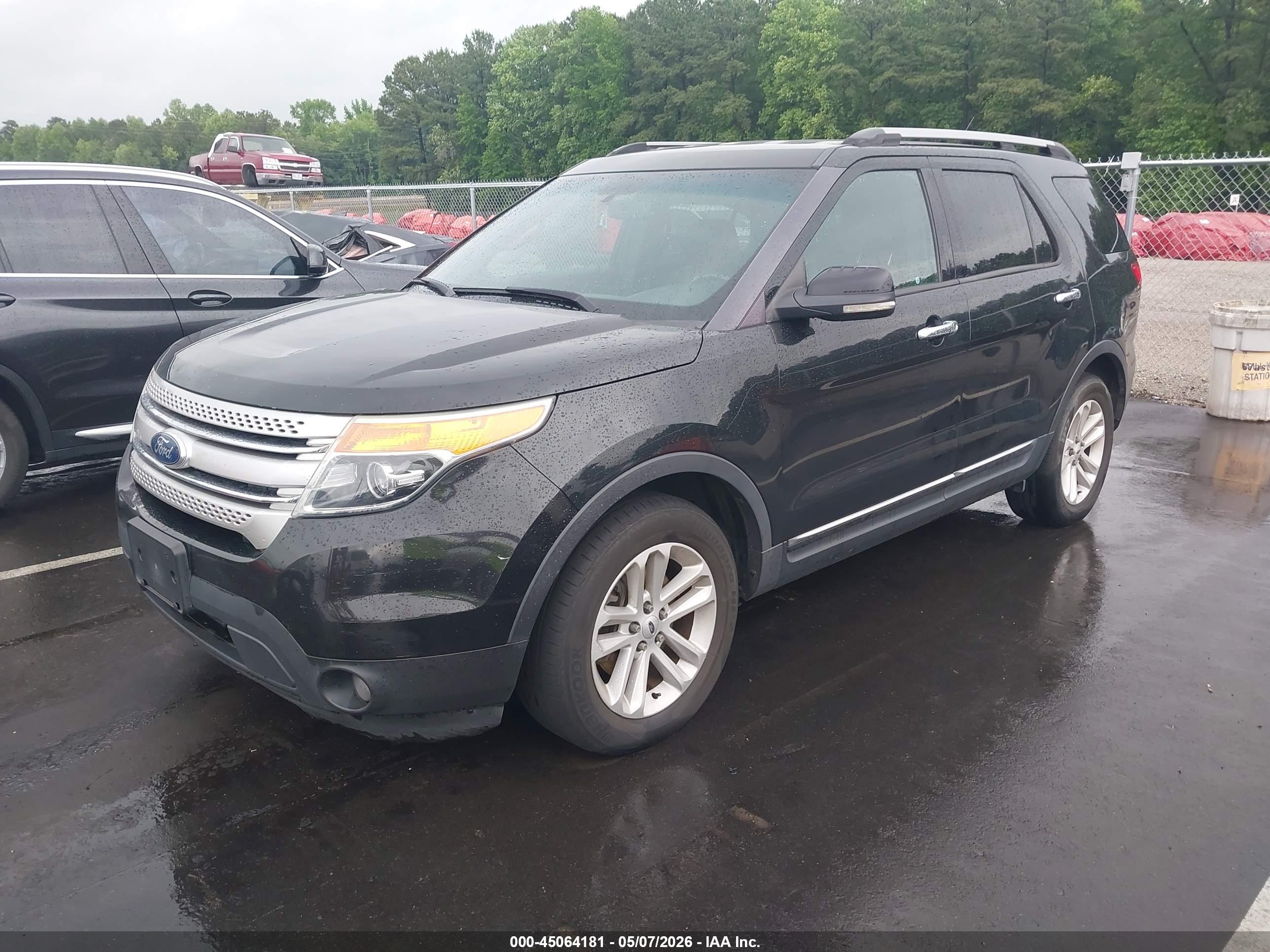FORD EXPLORER image 2