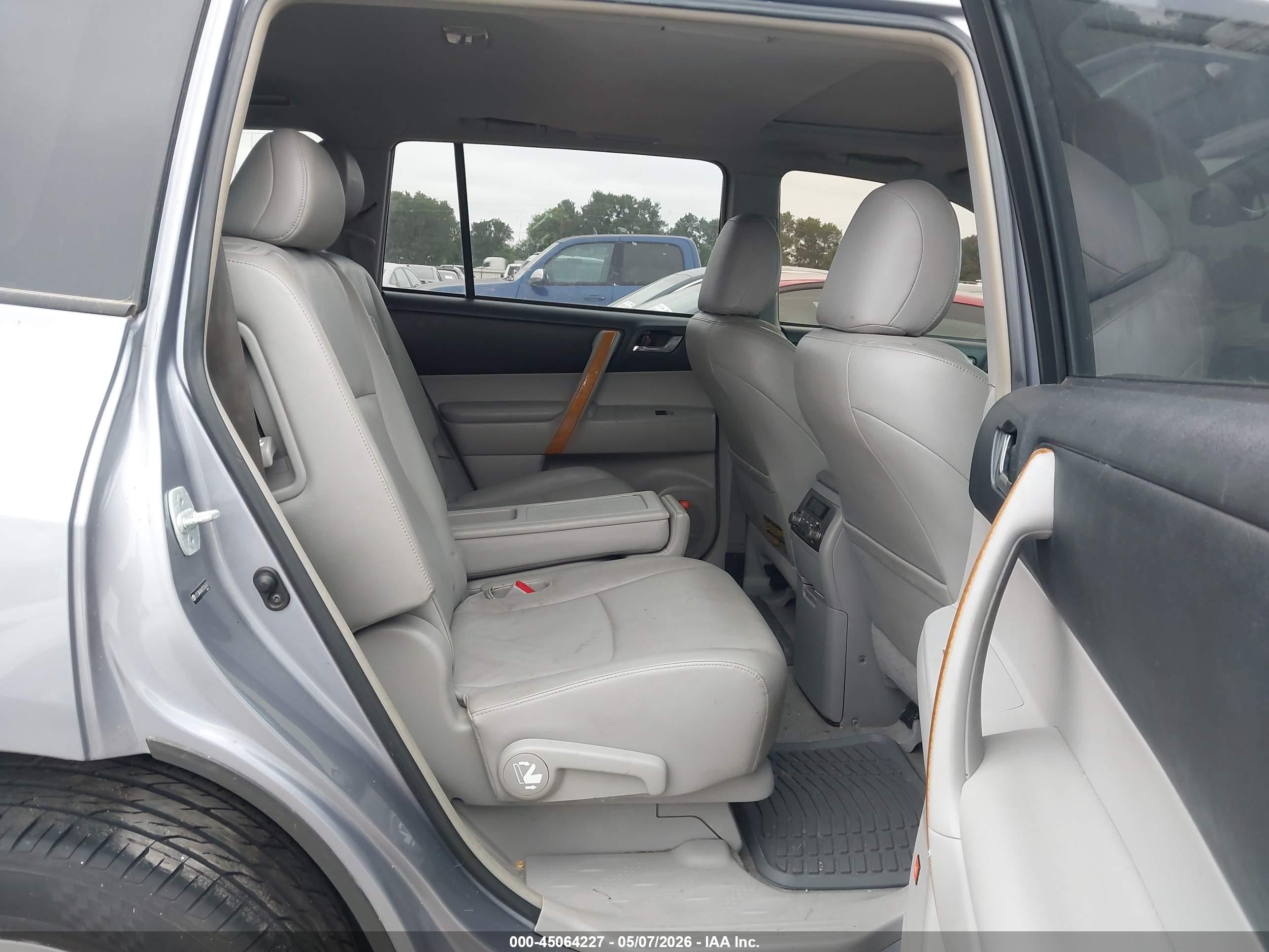 TOYOTA HIGHLANDER image 8