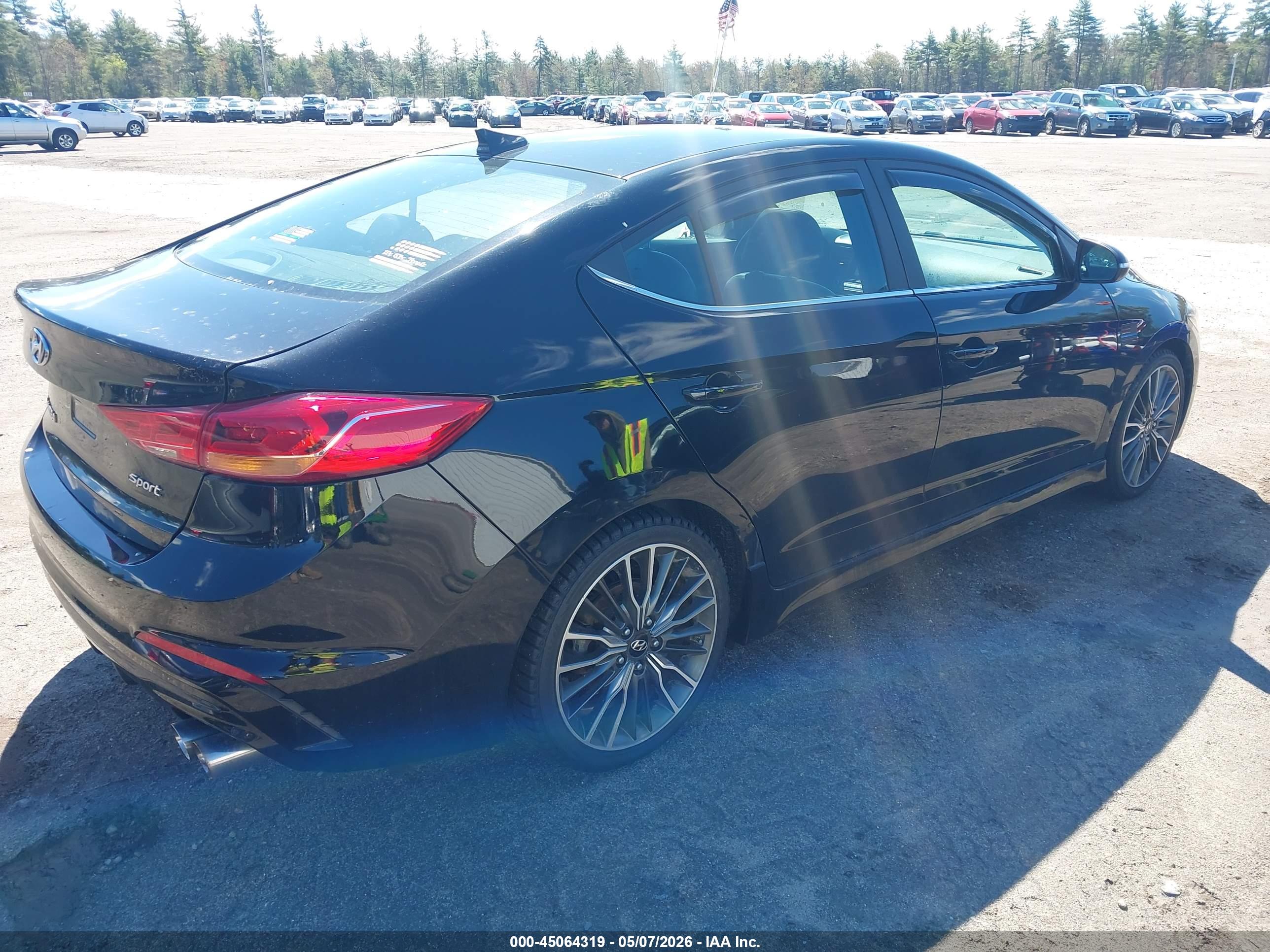 HYUNDAI ELANTRA image 4