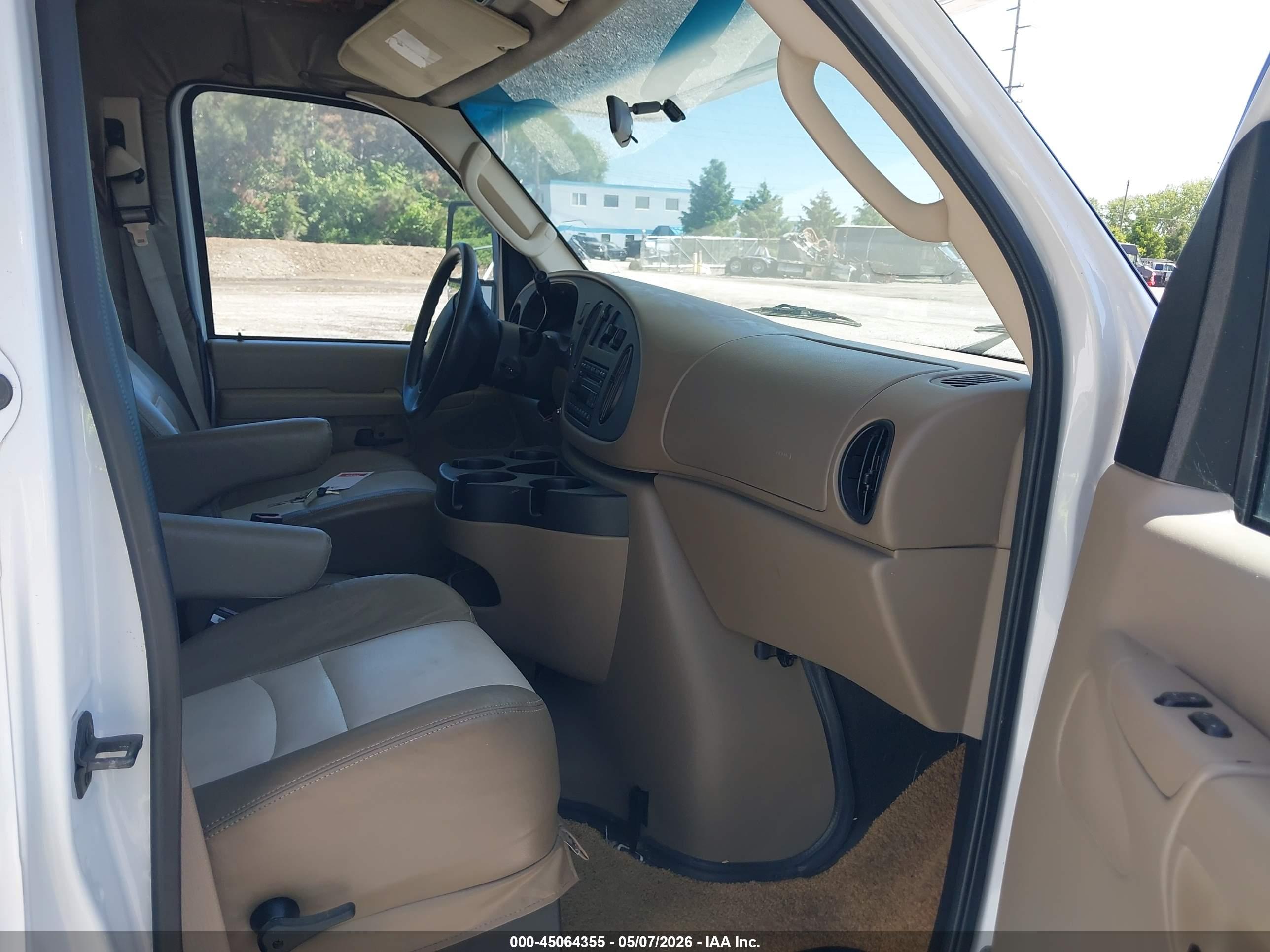 FORD E-450 image 7