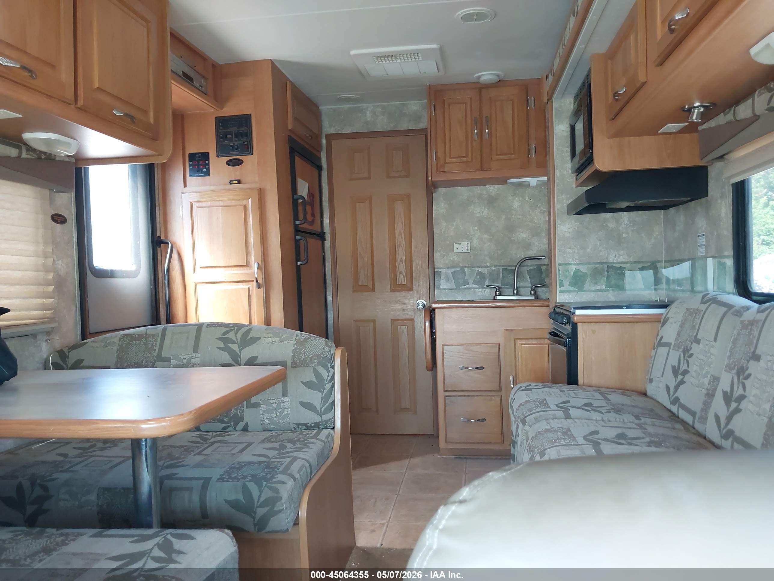FORD E-450 image 8
