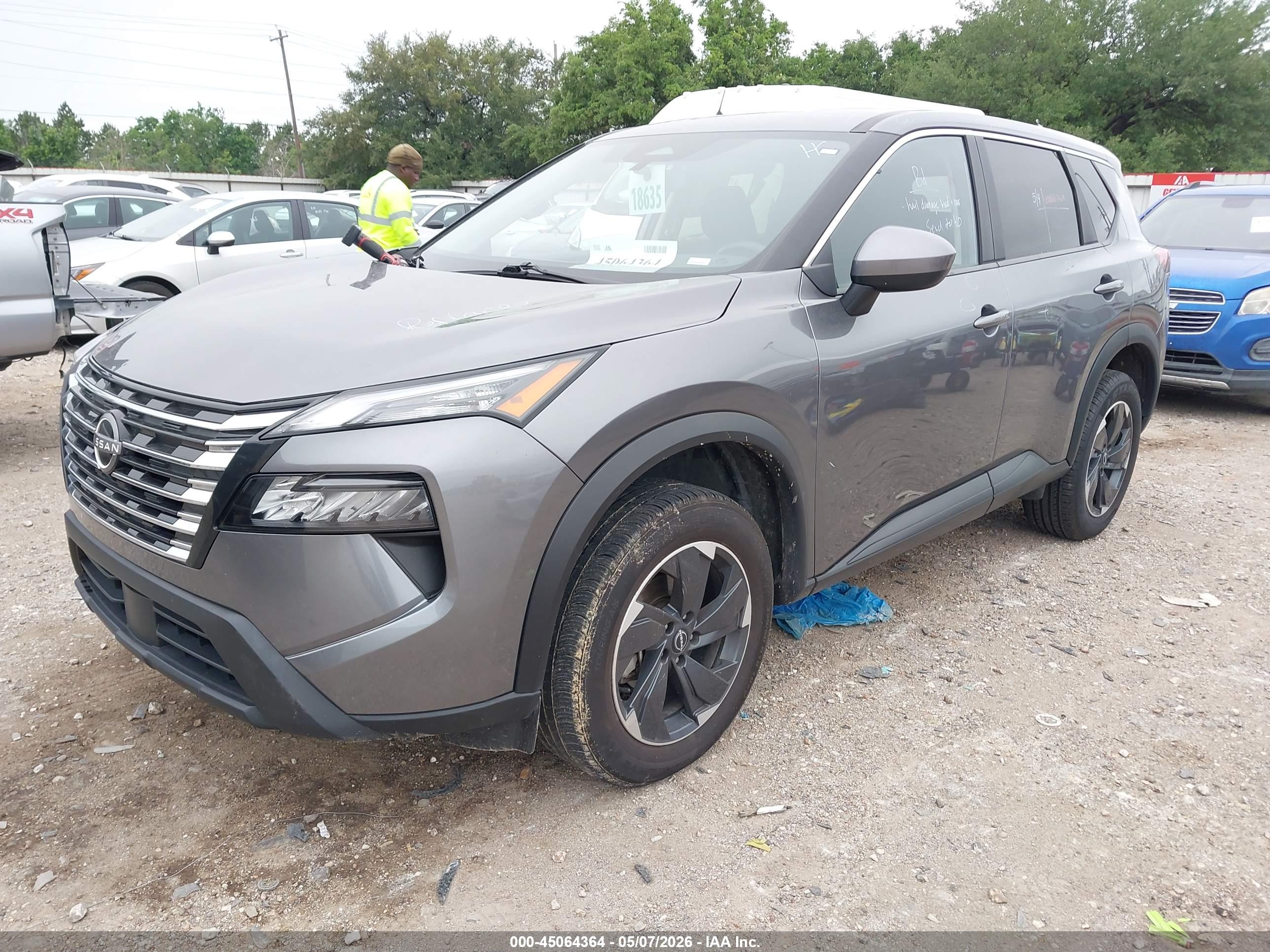 NISSAN ROGUE image 2