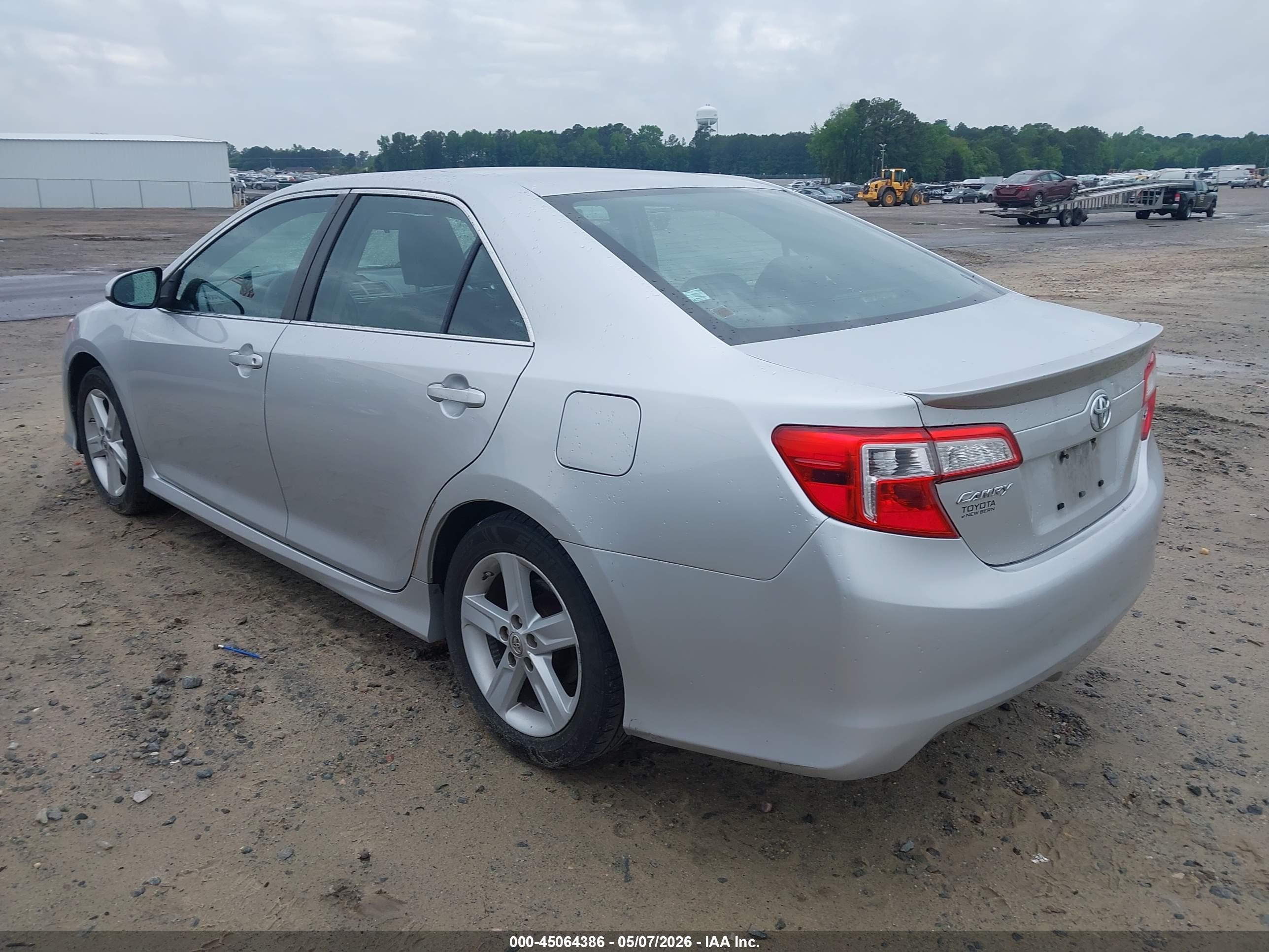 TOYOTA CAMRY image 3