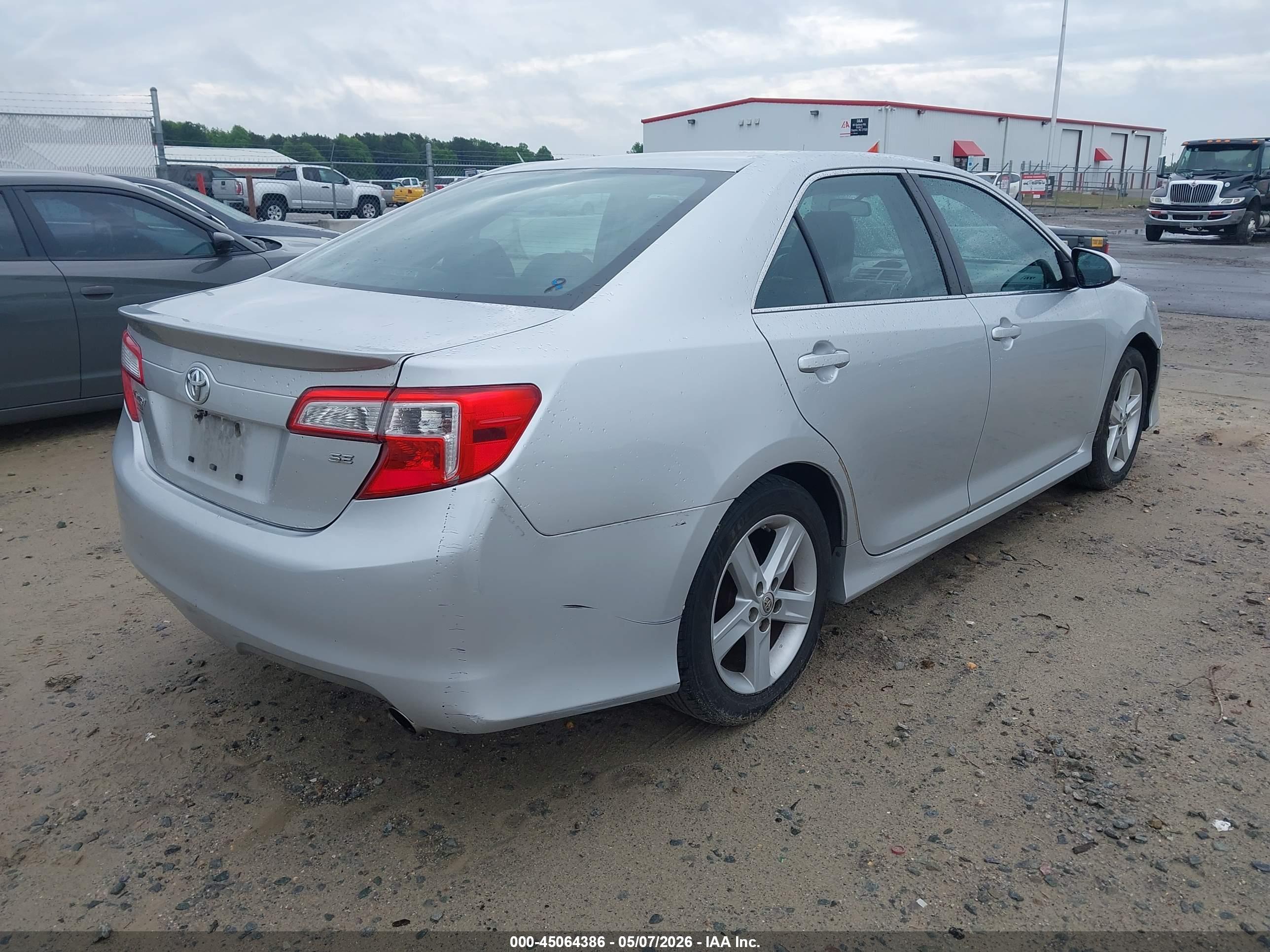 TOYOTA CAMRY image 4