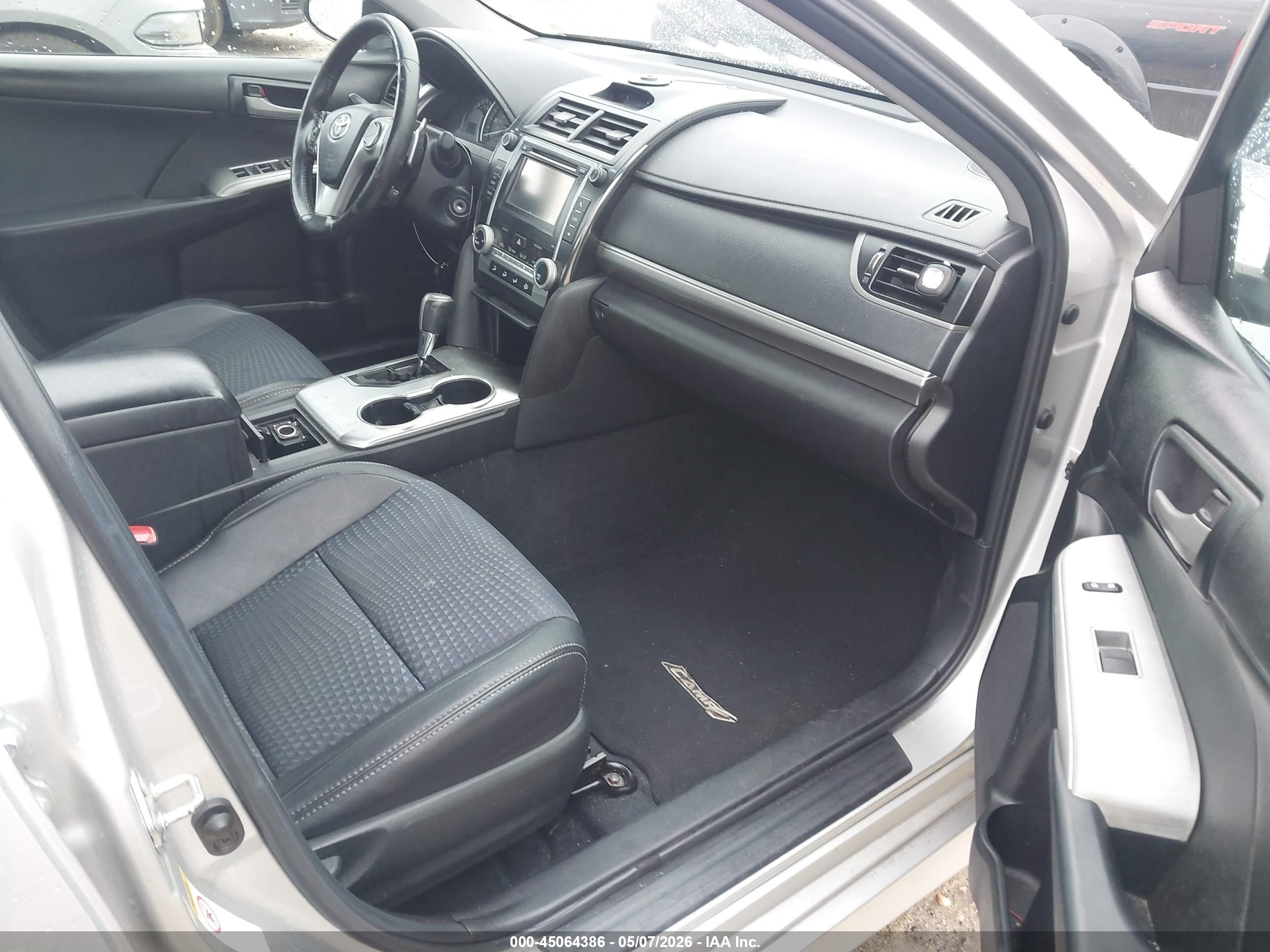 TOYOTA CAMRY image 5