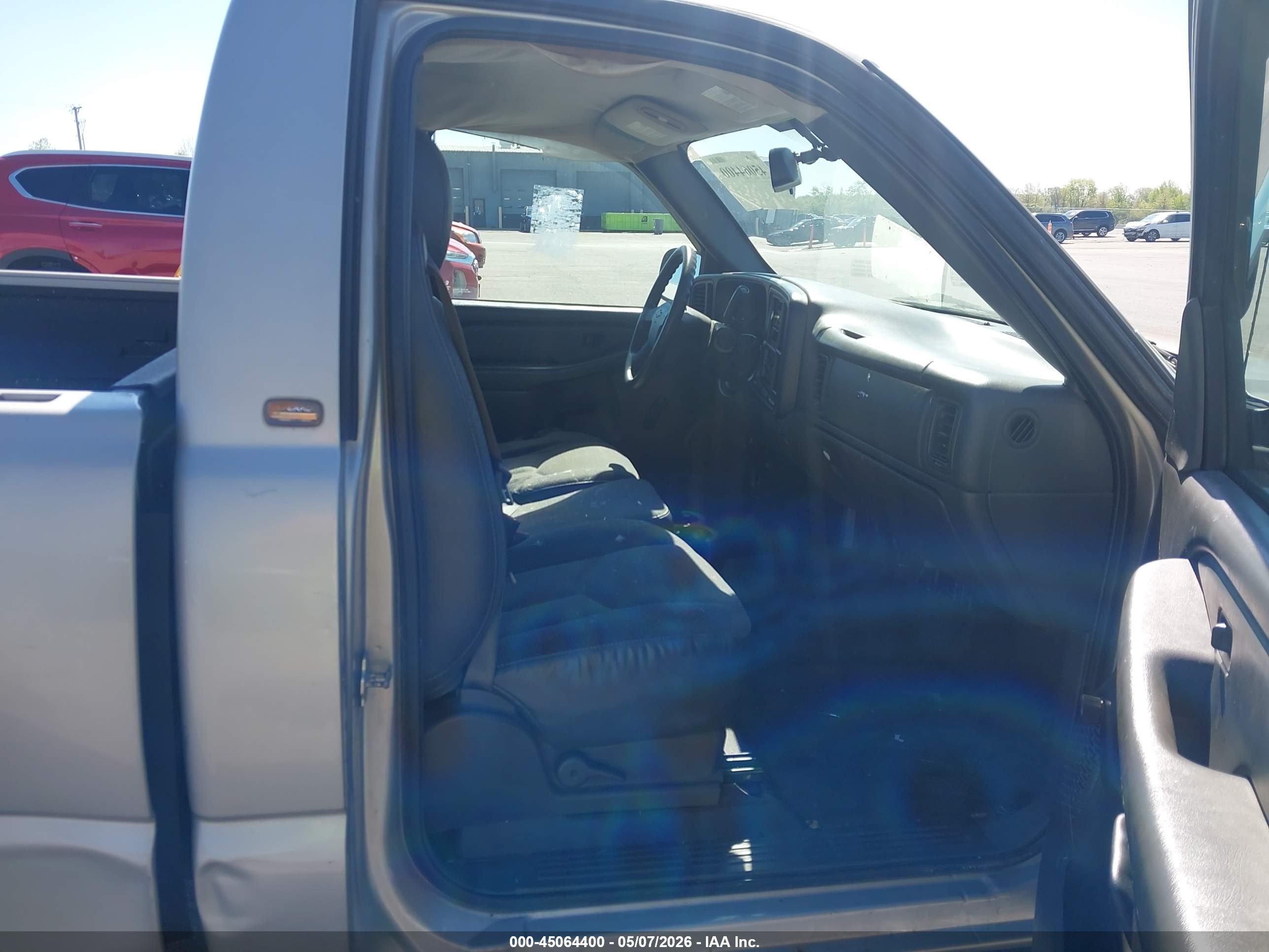 CHEVROLET SILVERADO image 5
