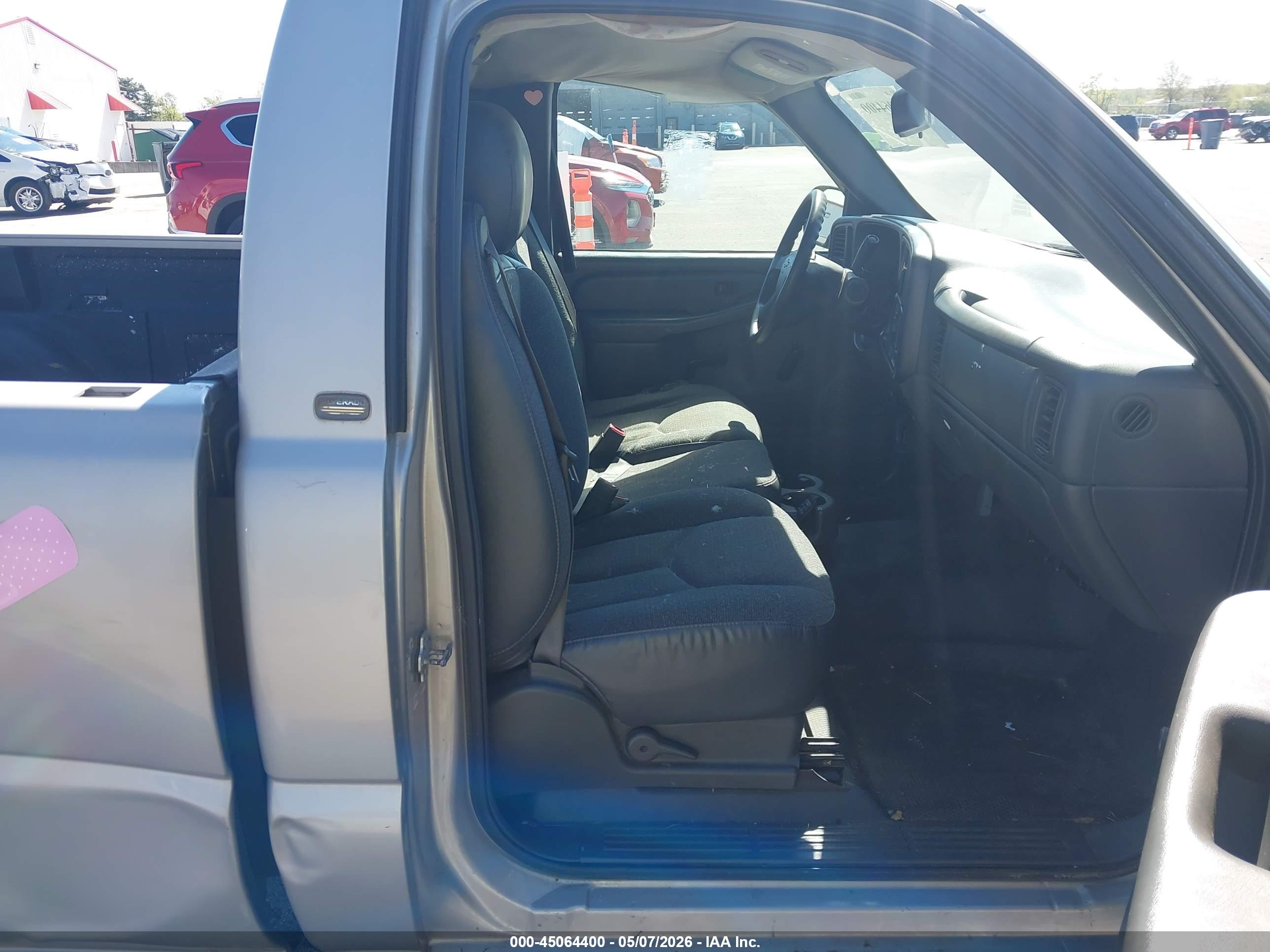 CHEVROLET SILVERADO image 8