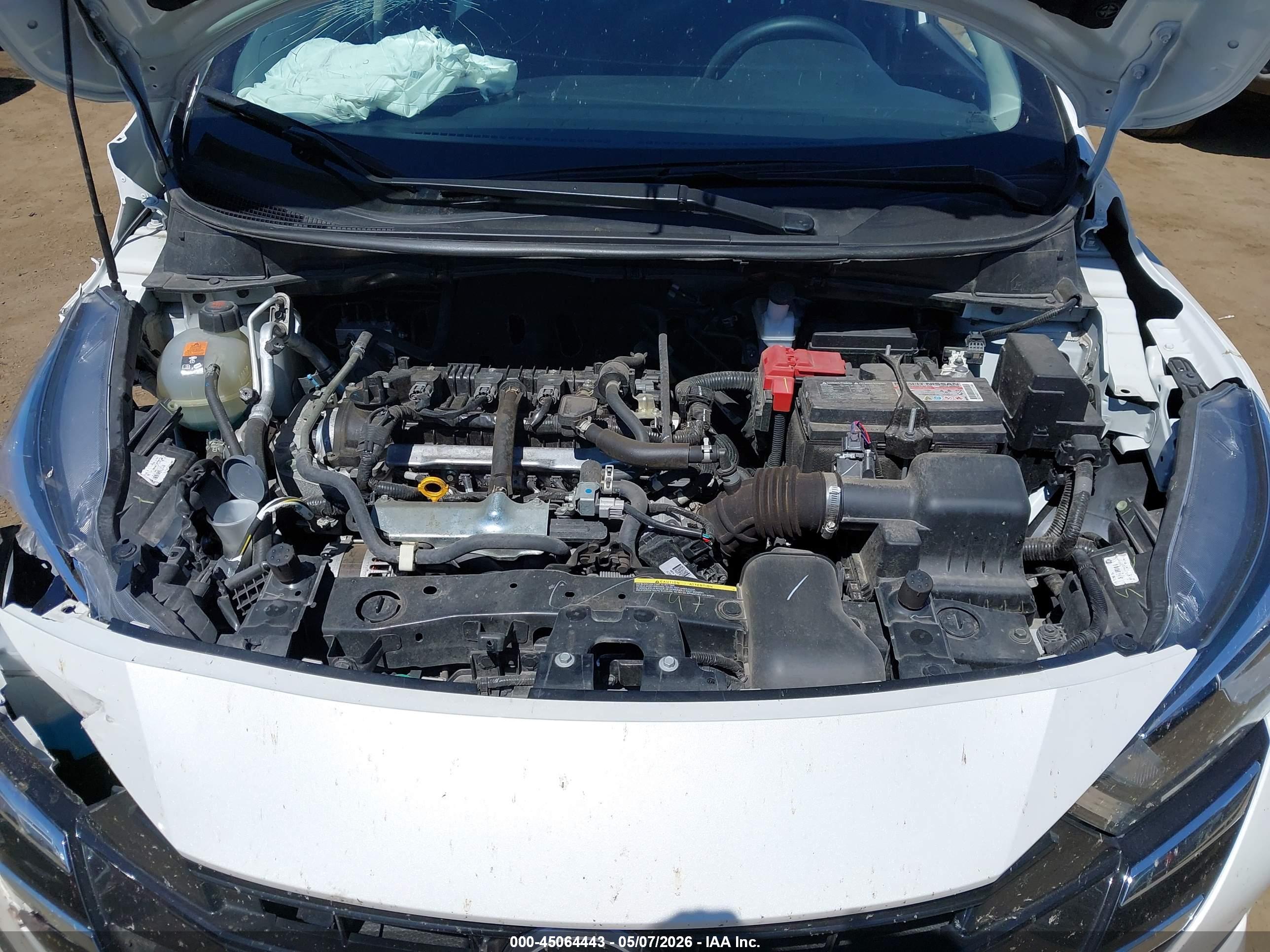 NISSAN VERSA image 10