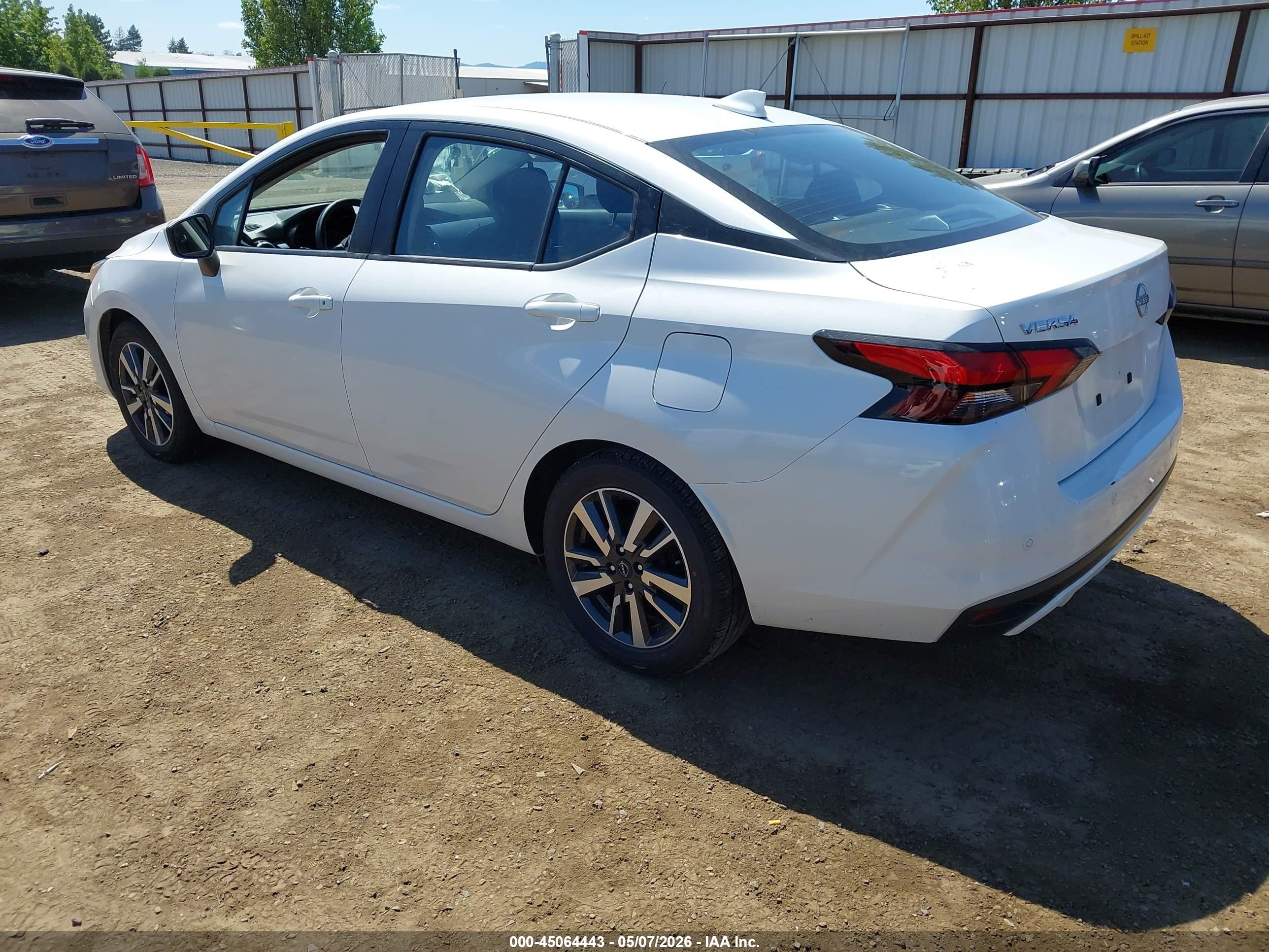 NISSAN VERSA image 3