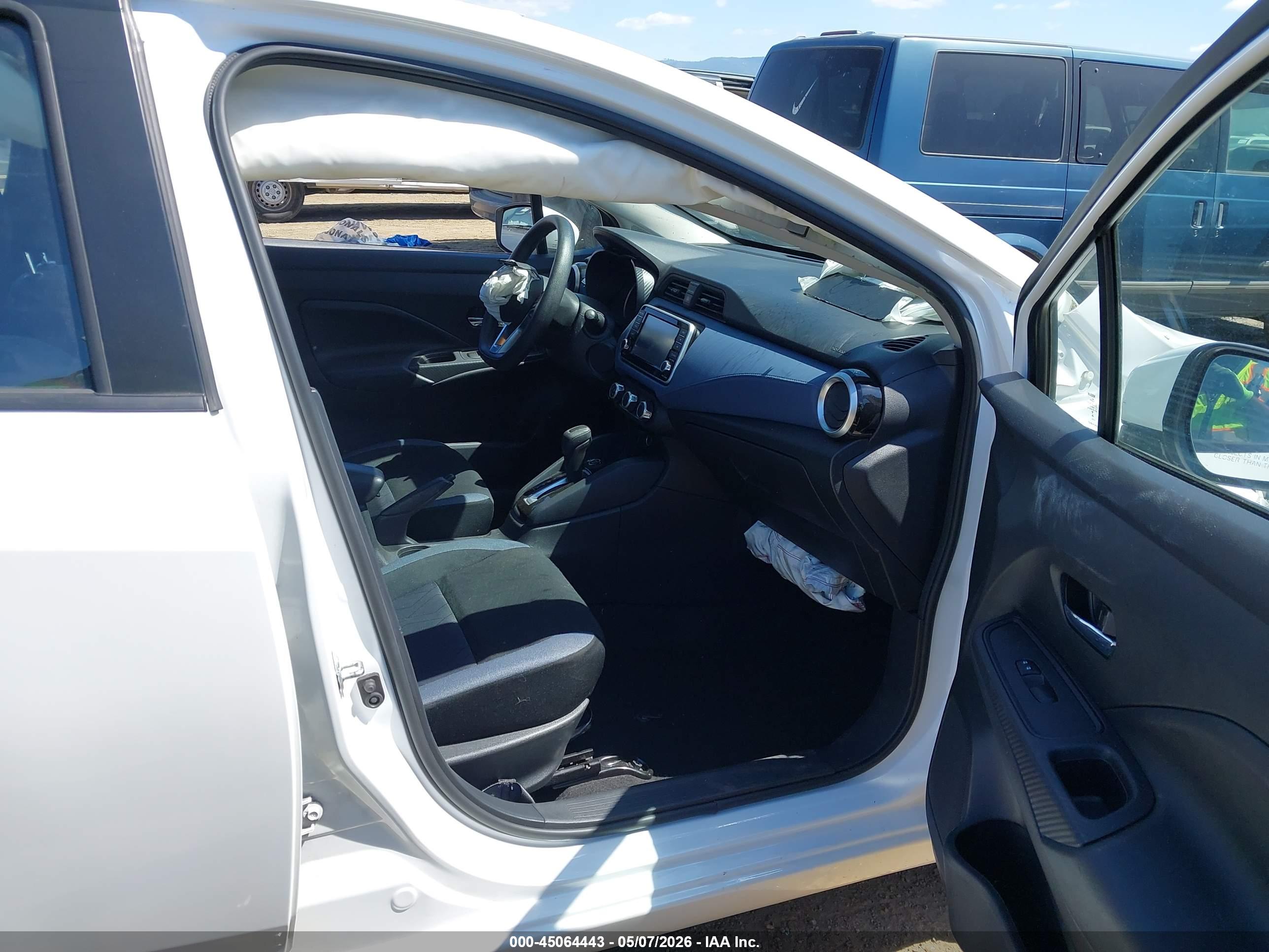 NISSAN VERSA image 5