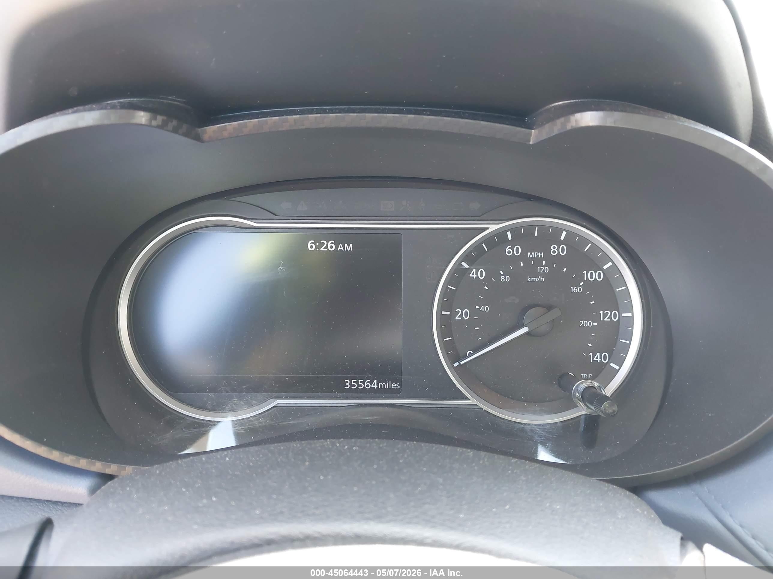 NISSAN VERSA image 7