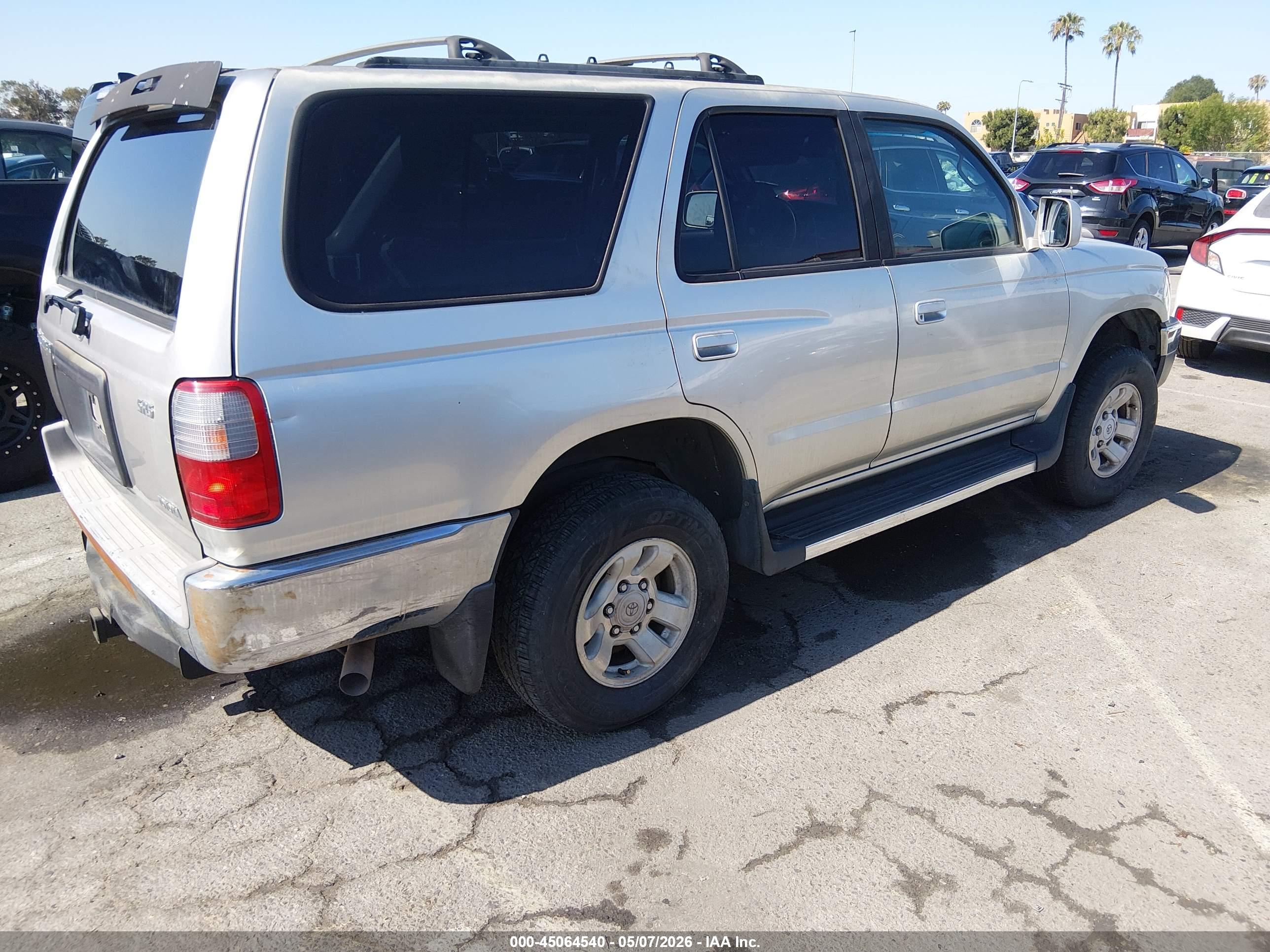 TOYOTA 4RUNNER image 4