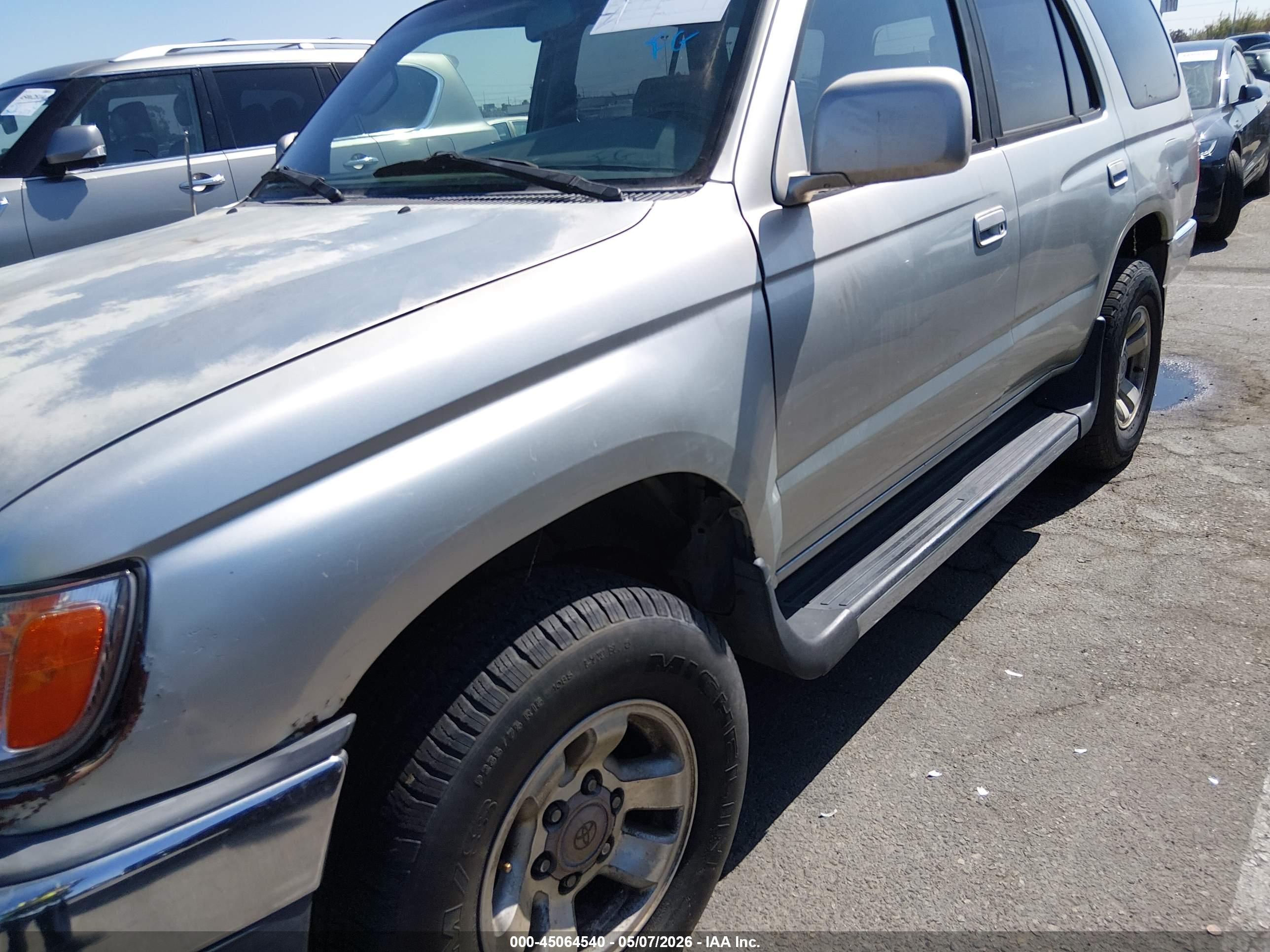 TOYOTA 4RUNNER image 6