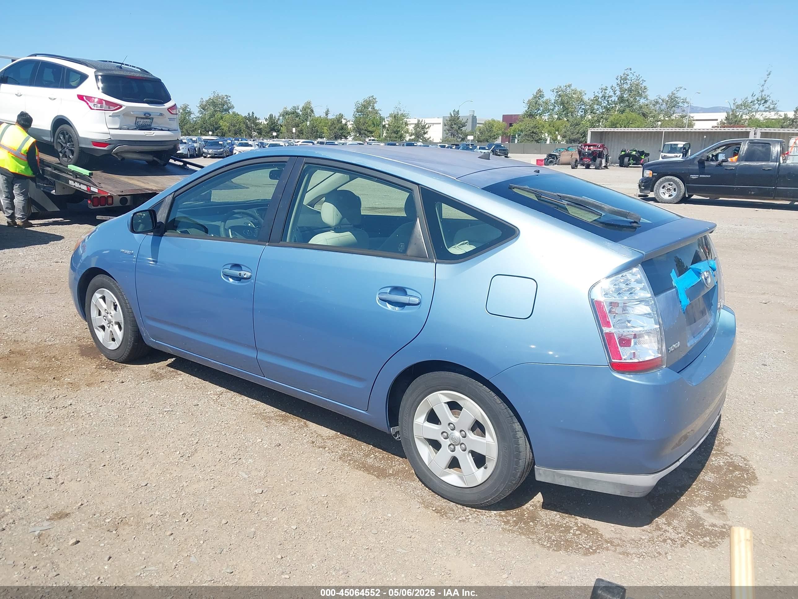 TOYOTA PRIUS image 3