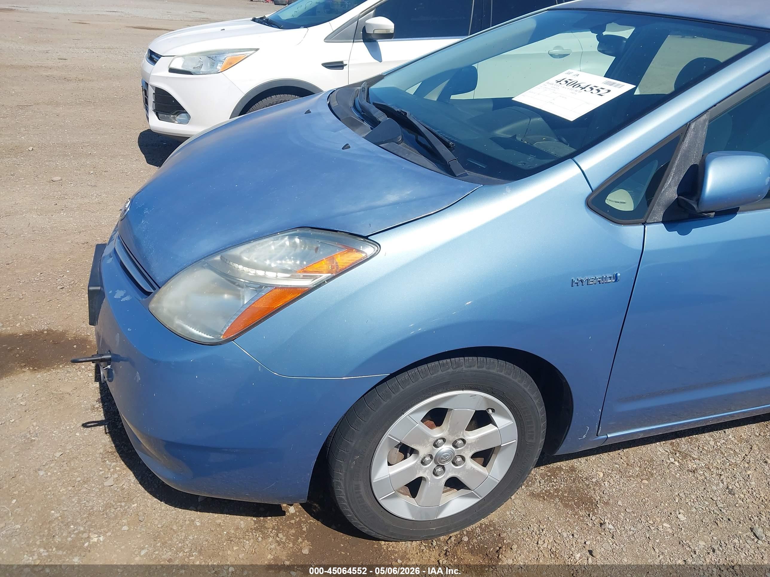 TOYOTA PRIUS image 6