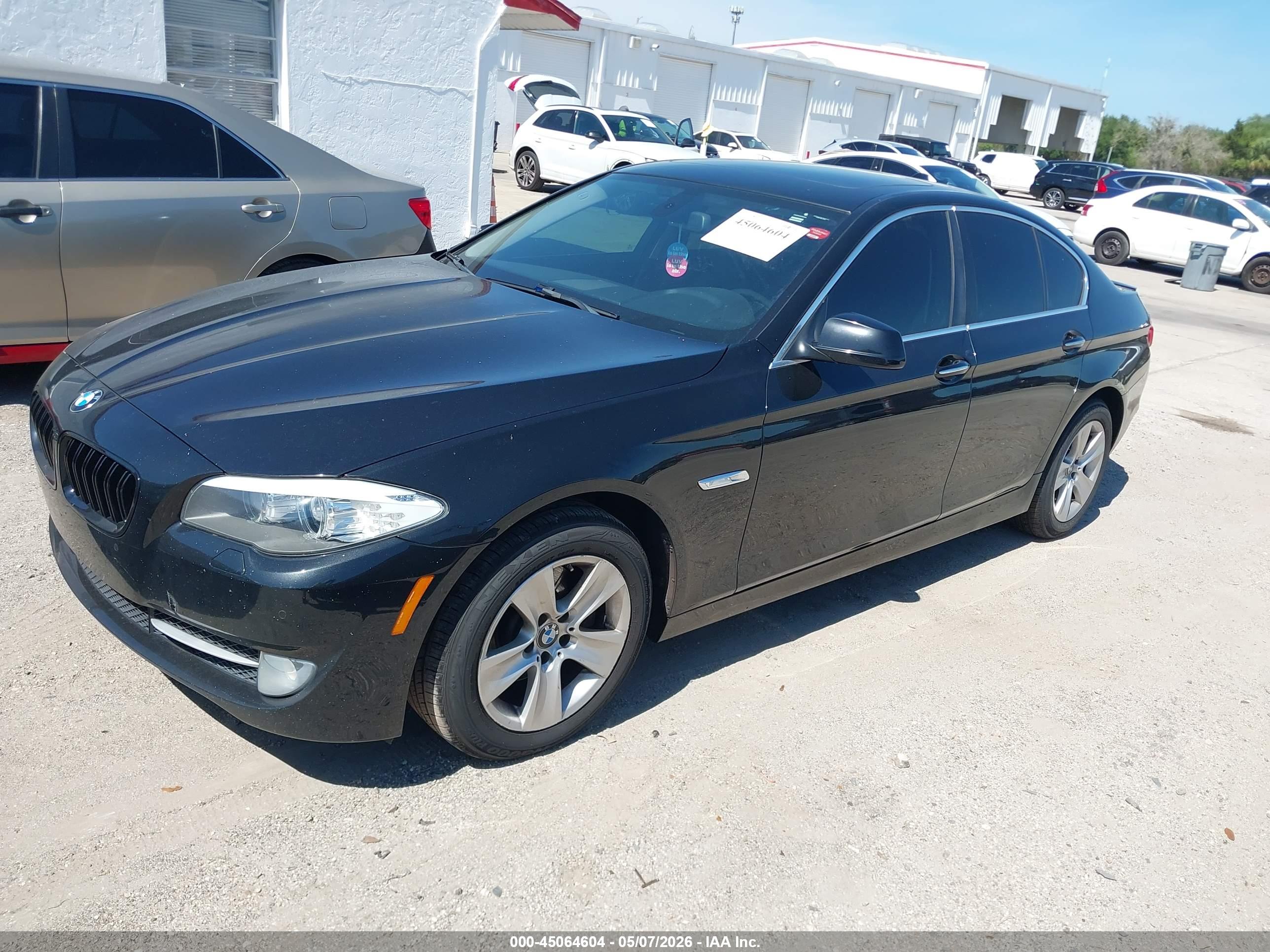 BMW 528I image 2