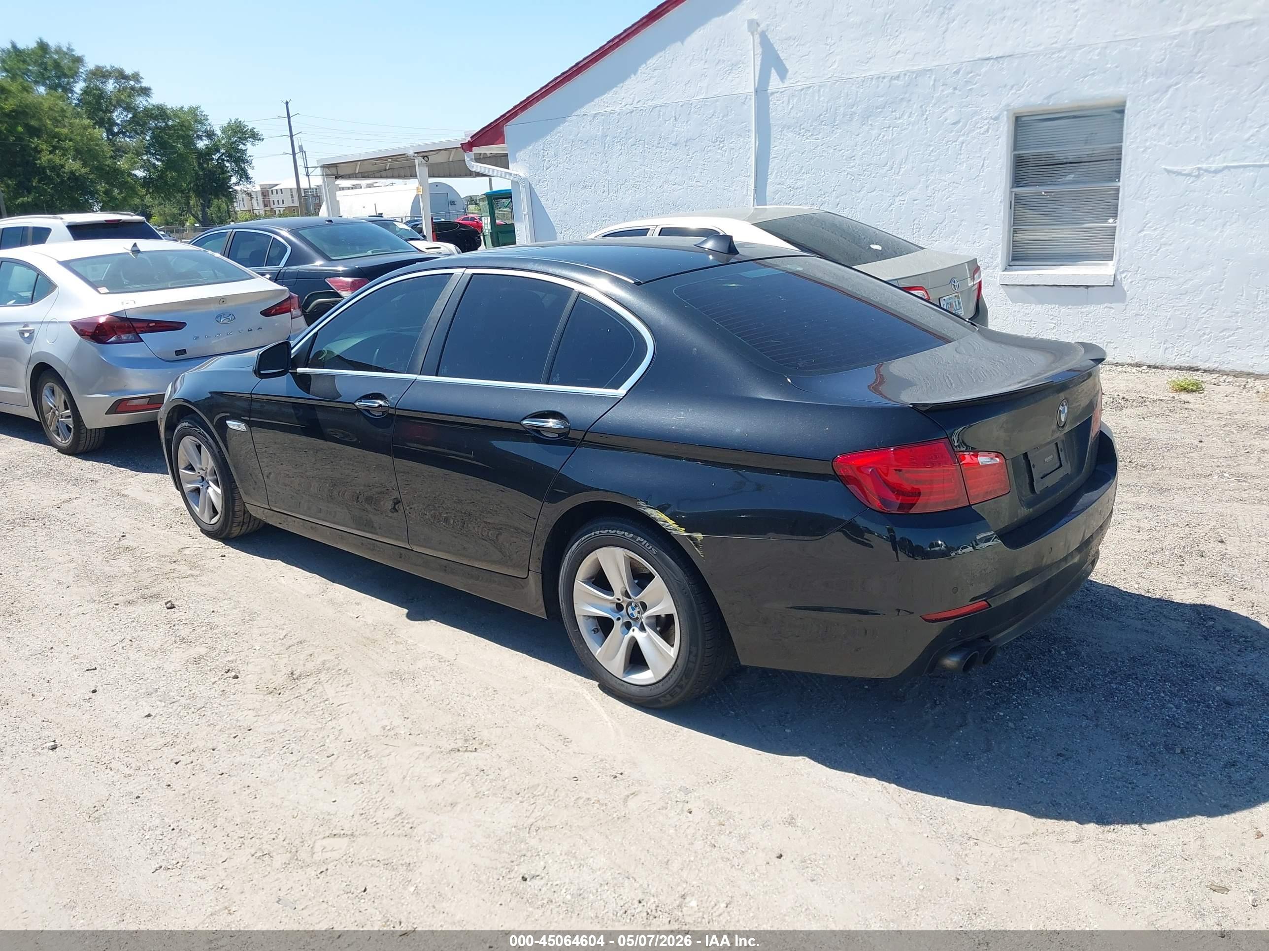 BMW 528I image 3