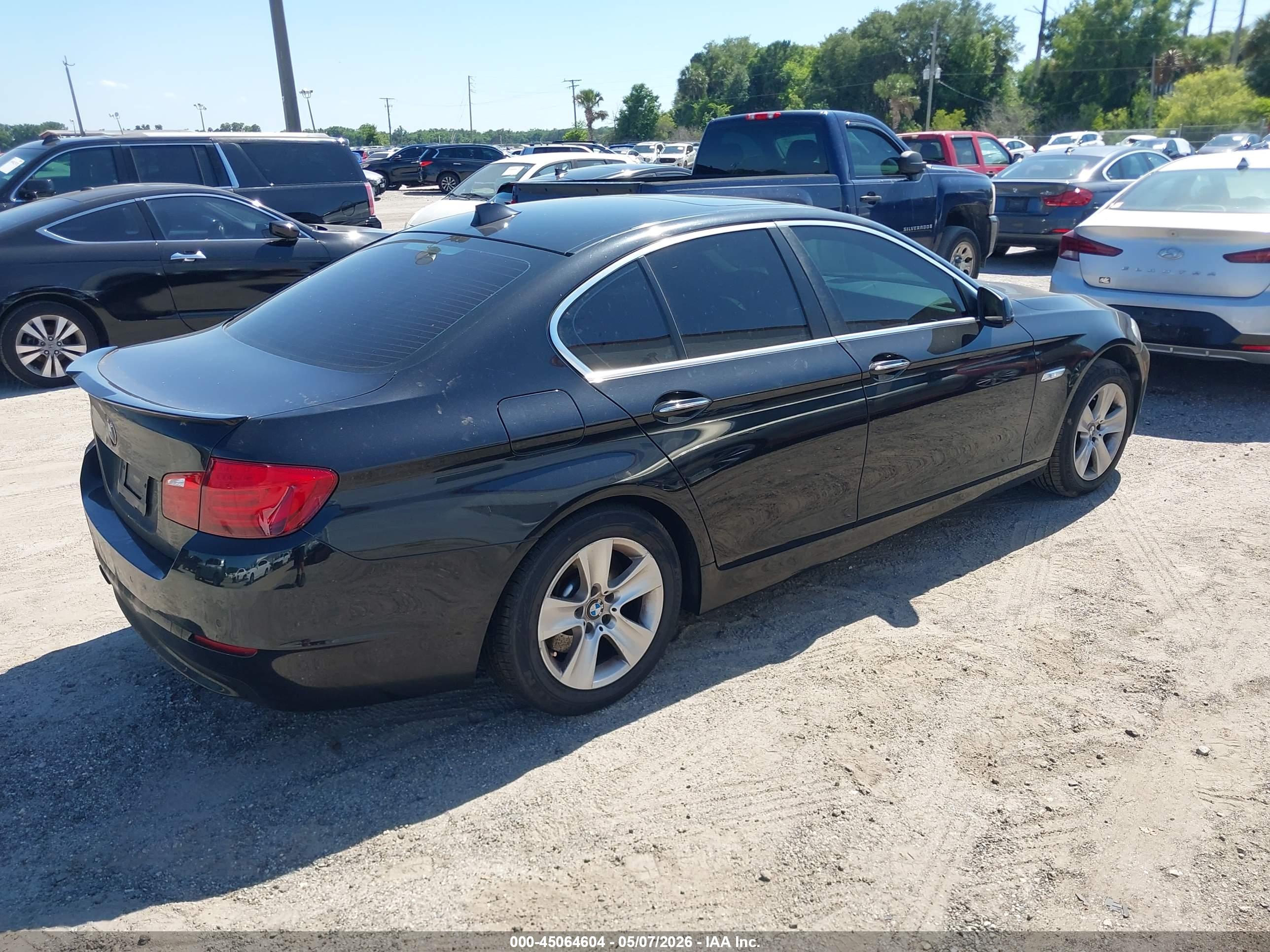 BMW 528I image 4