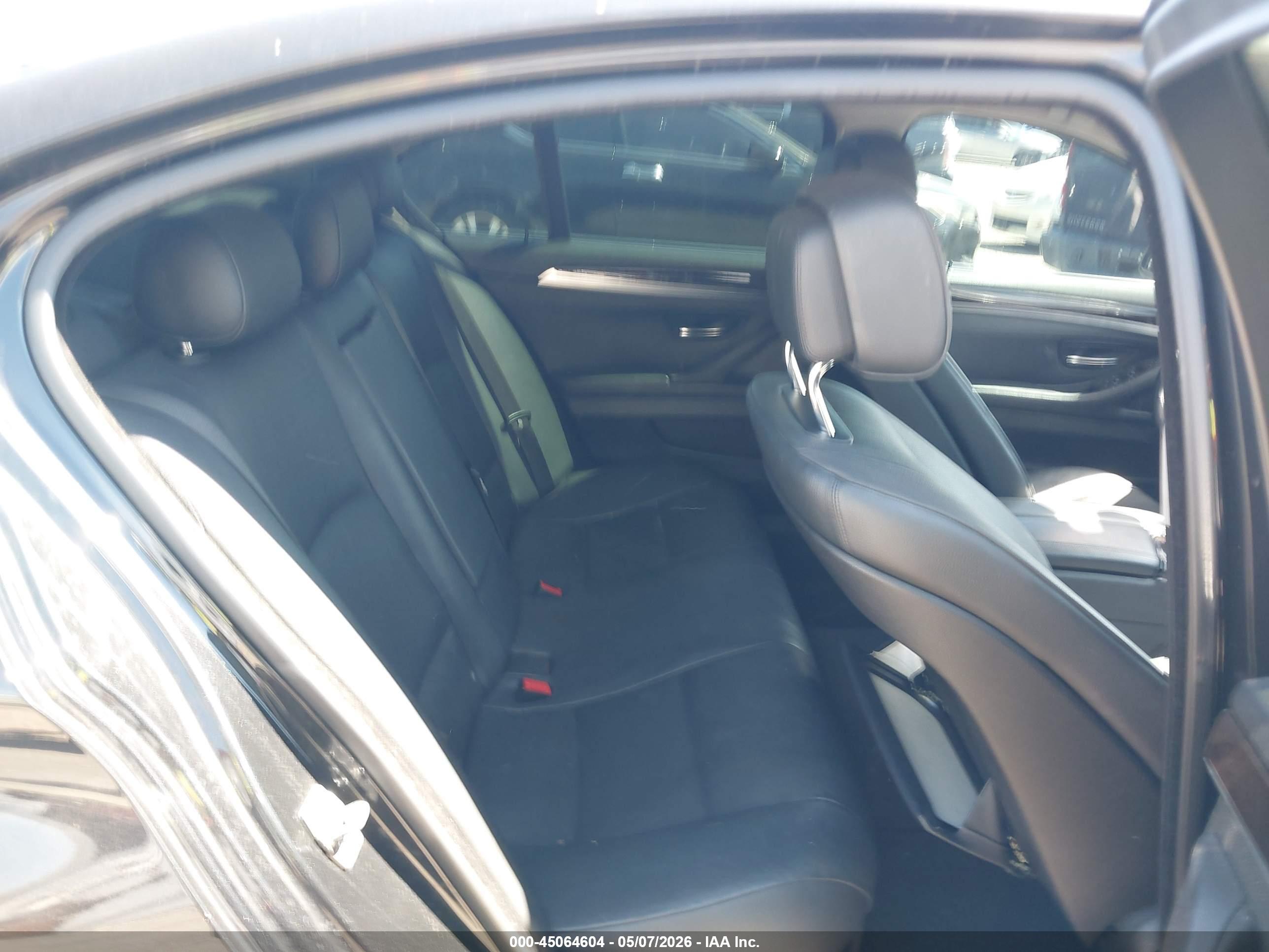 BMW 528I image 8