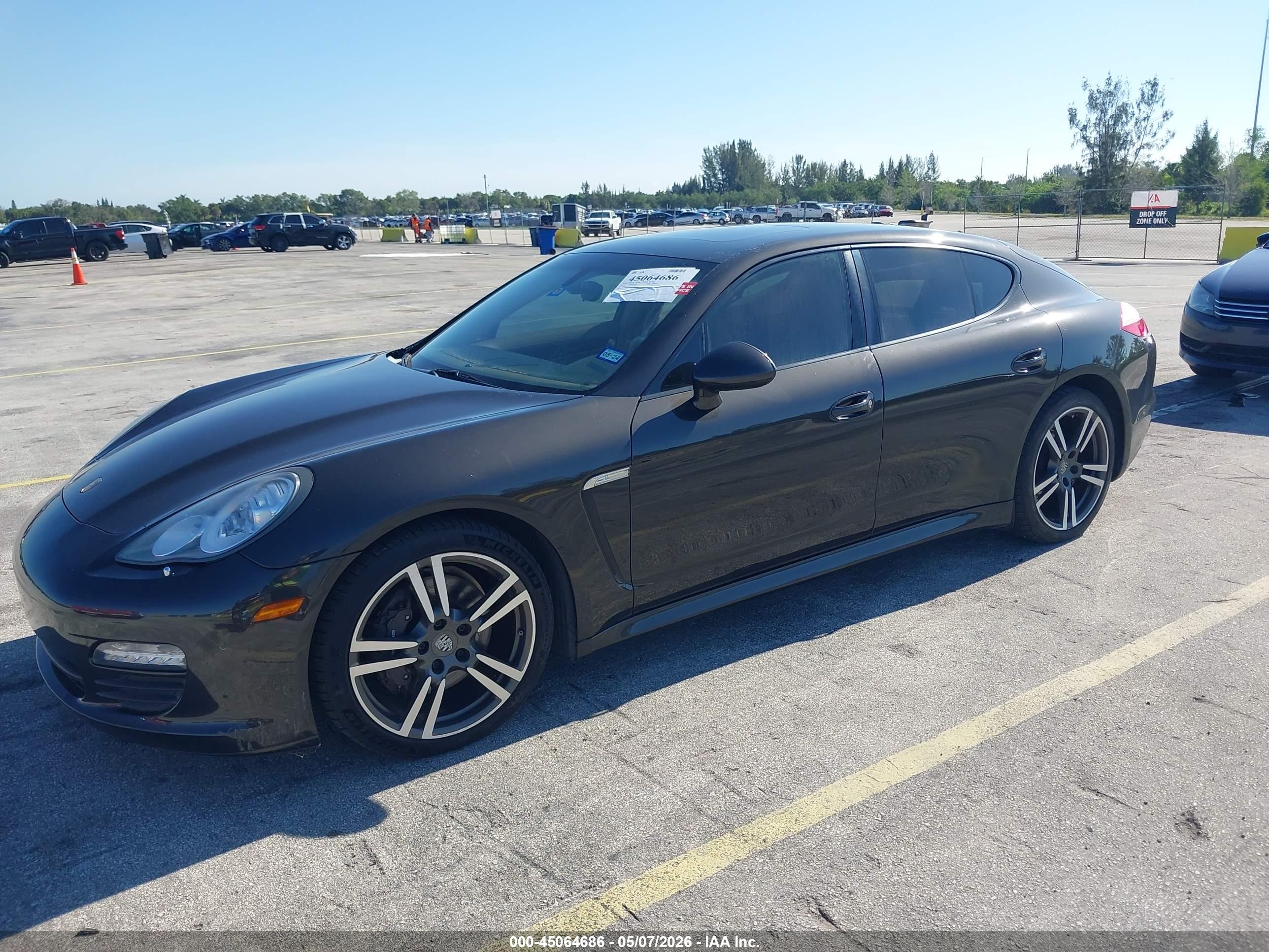 PORSCHE PANAMERA image 2