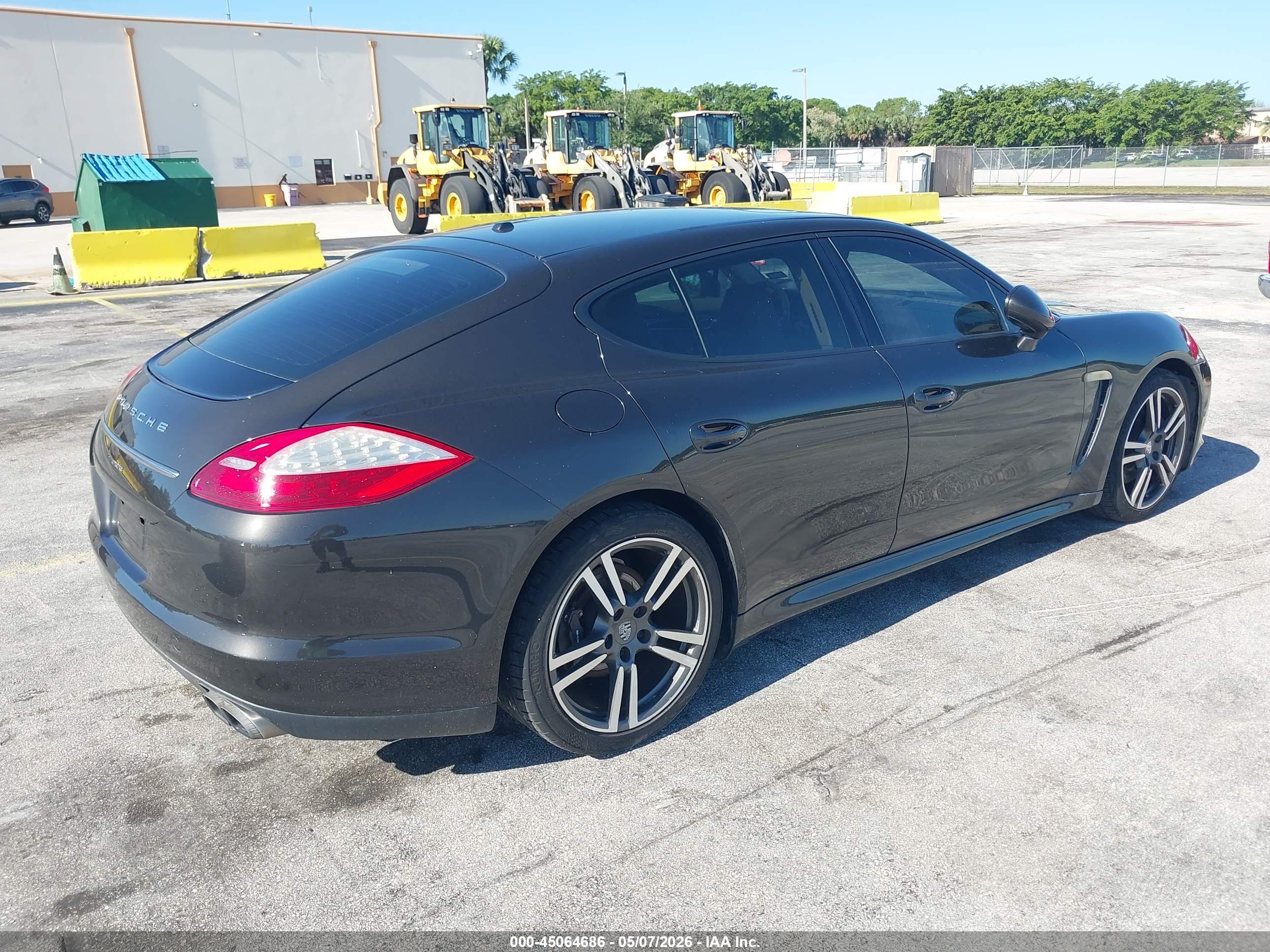 PORSCHE PANAMERA image 4