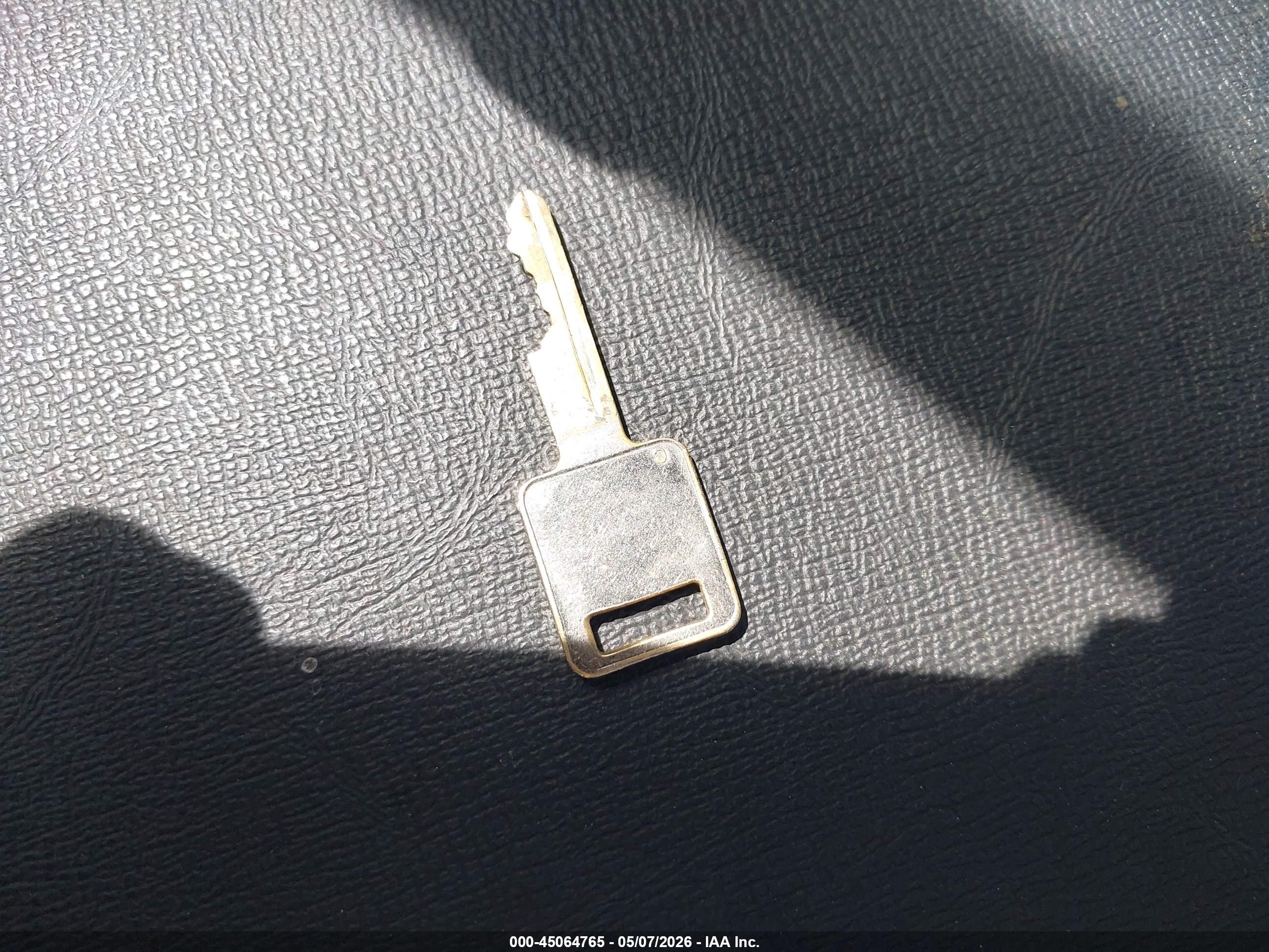 CHEVROLET R10 image 11