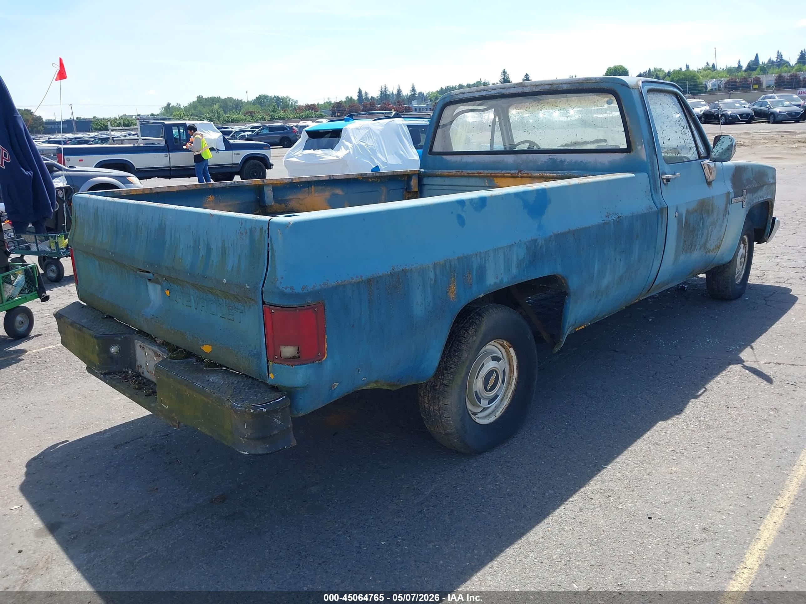 CHEVROLET R10 image 4