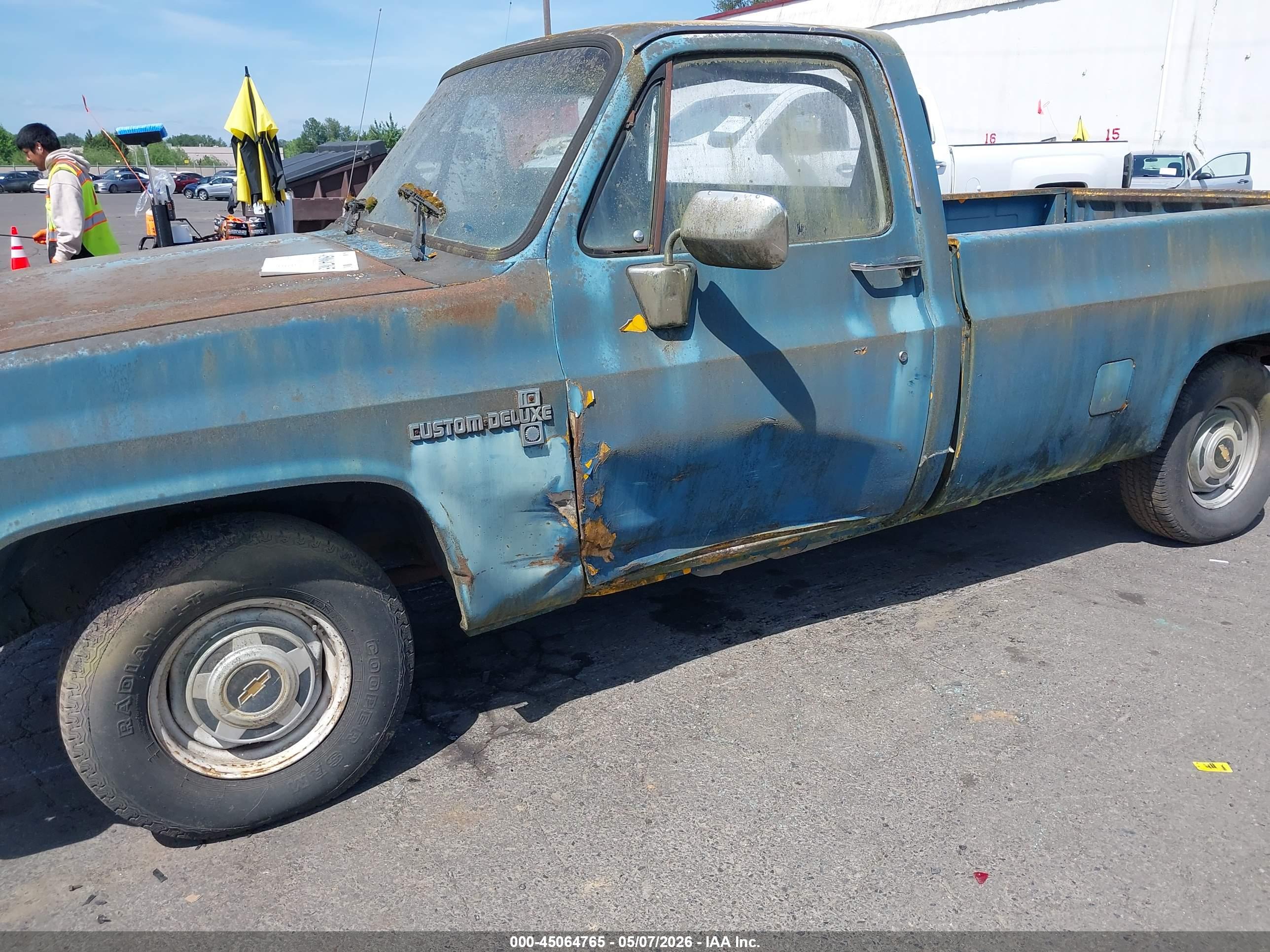 CHEVROLET R10 image 6