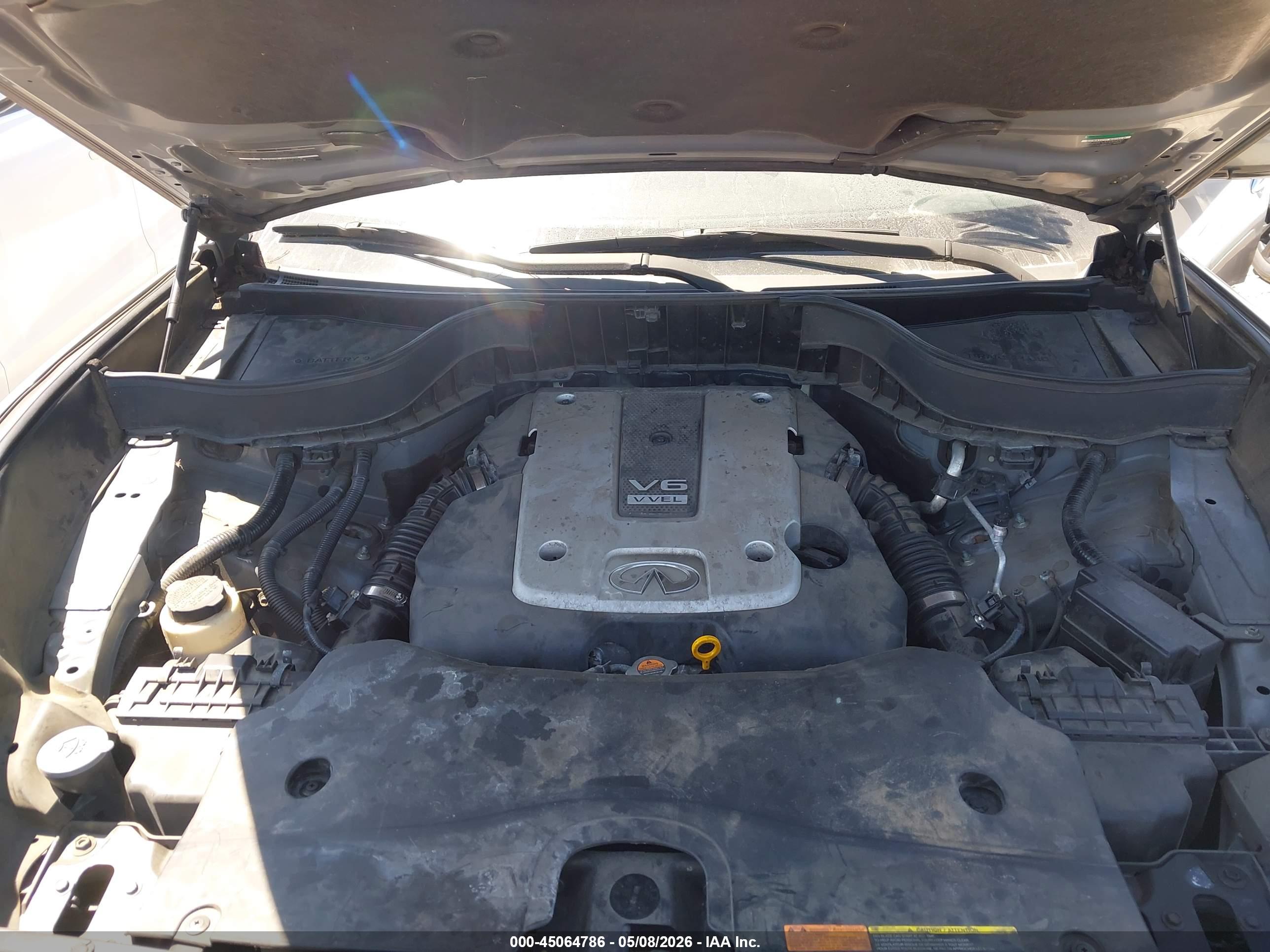 INFINITI QX70 image 10