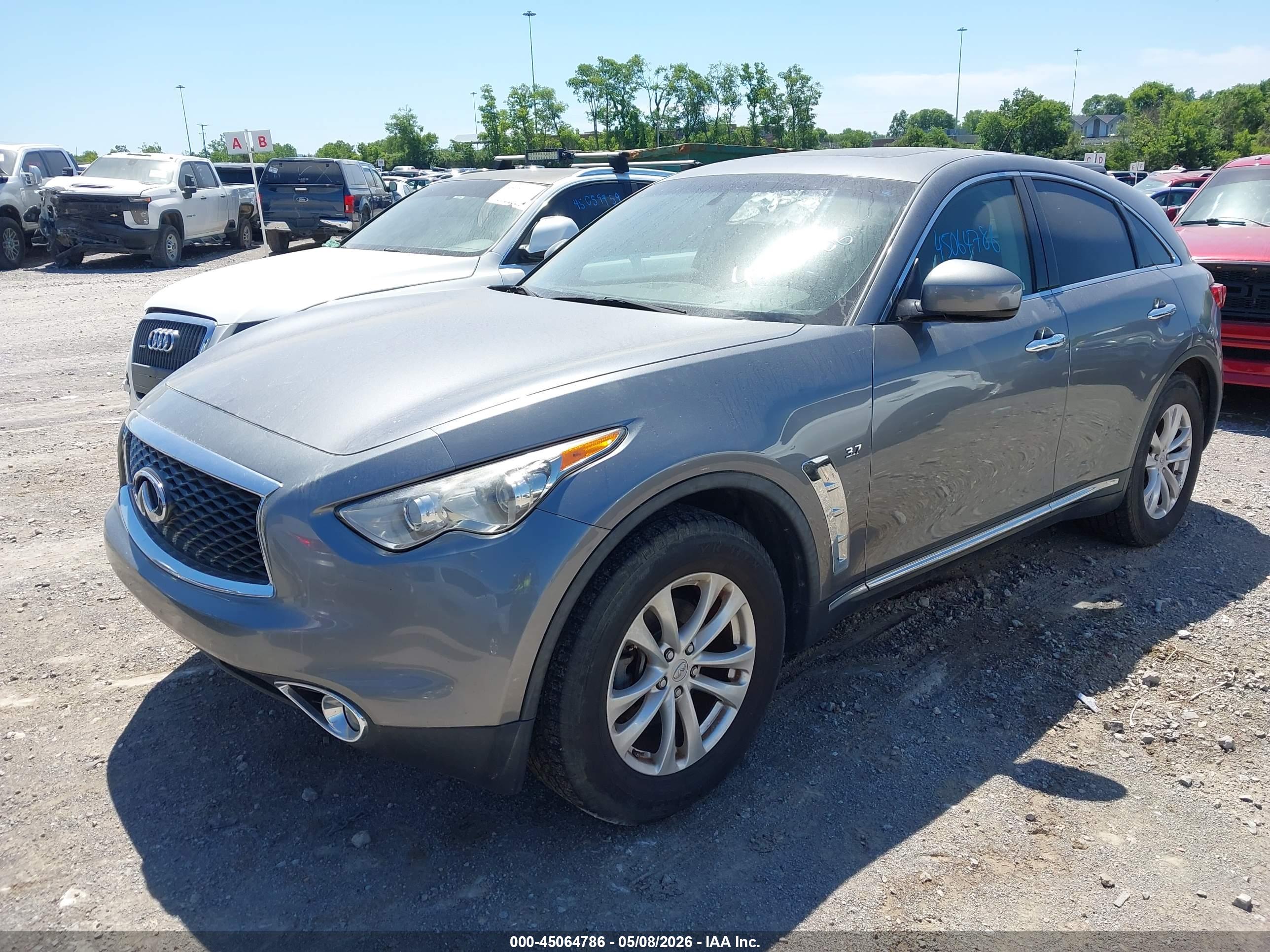 INFINITI QX70 image 2