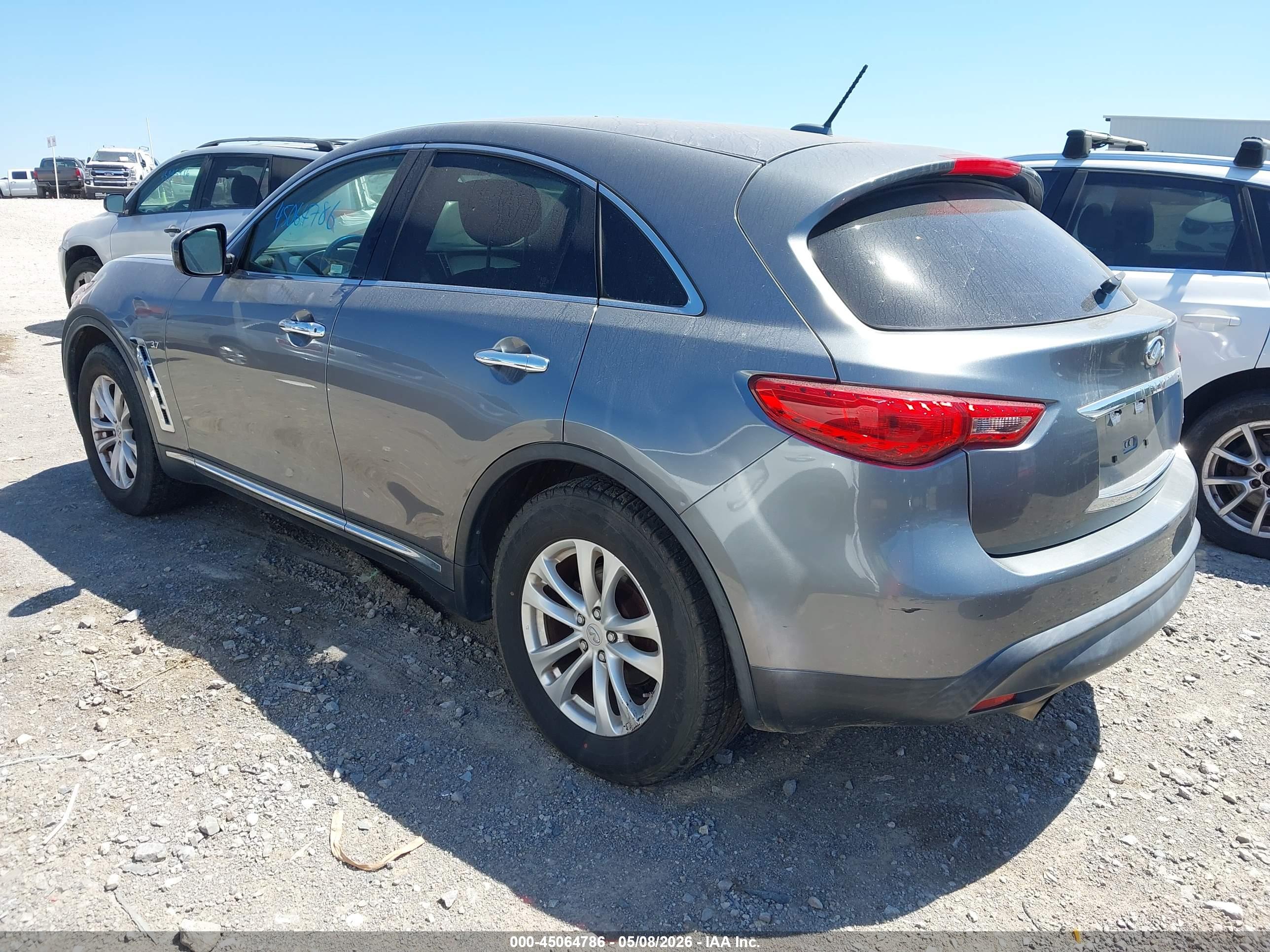 INFINITI QX70 image 3