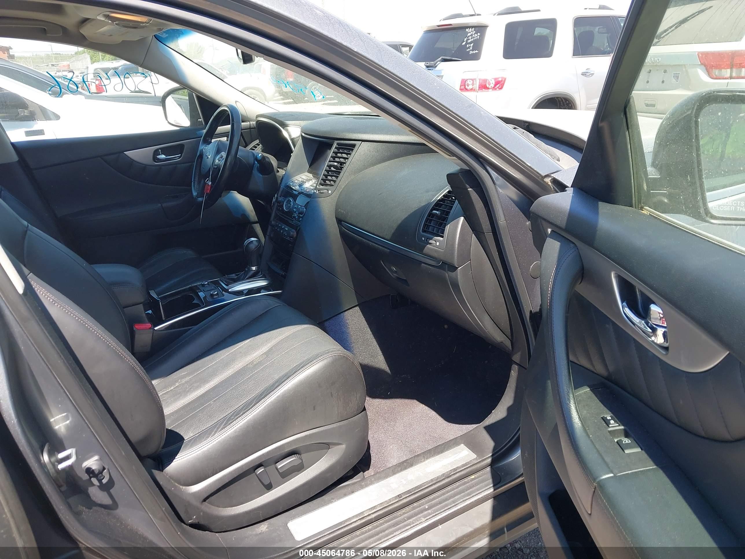 INFINITI QX70 image 5