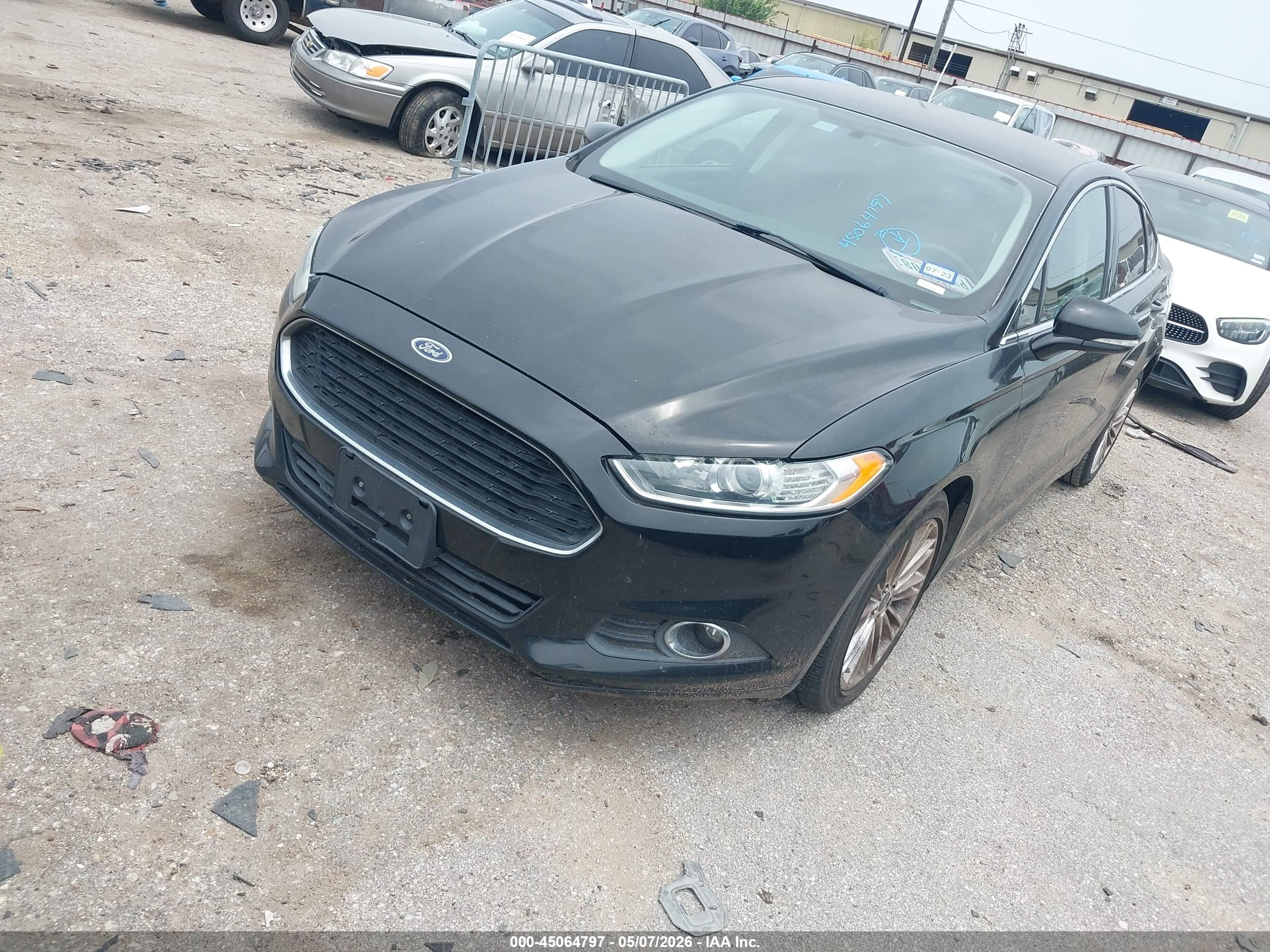 FORD FUSION image 2