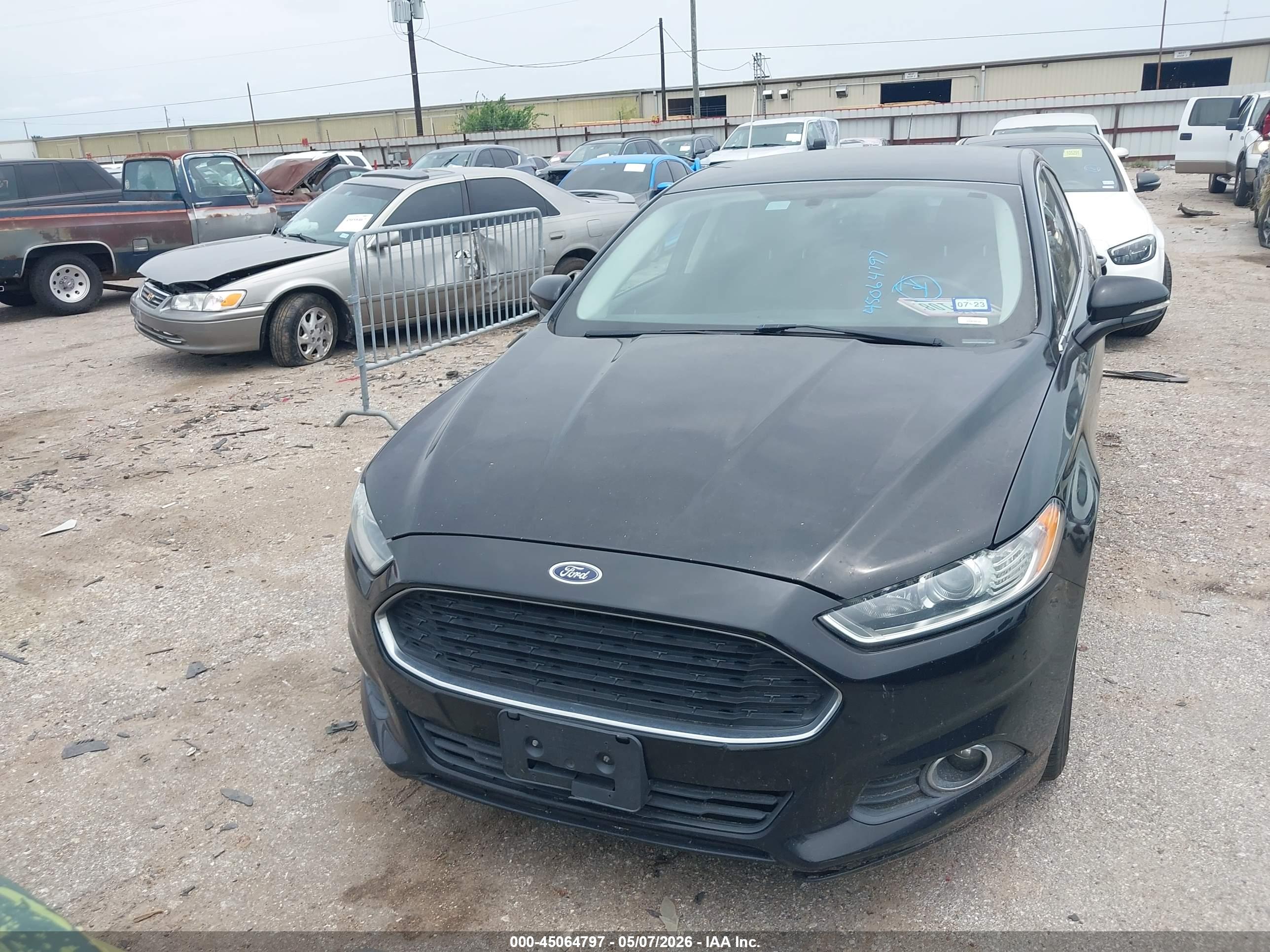 FORD FUSION image 6