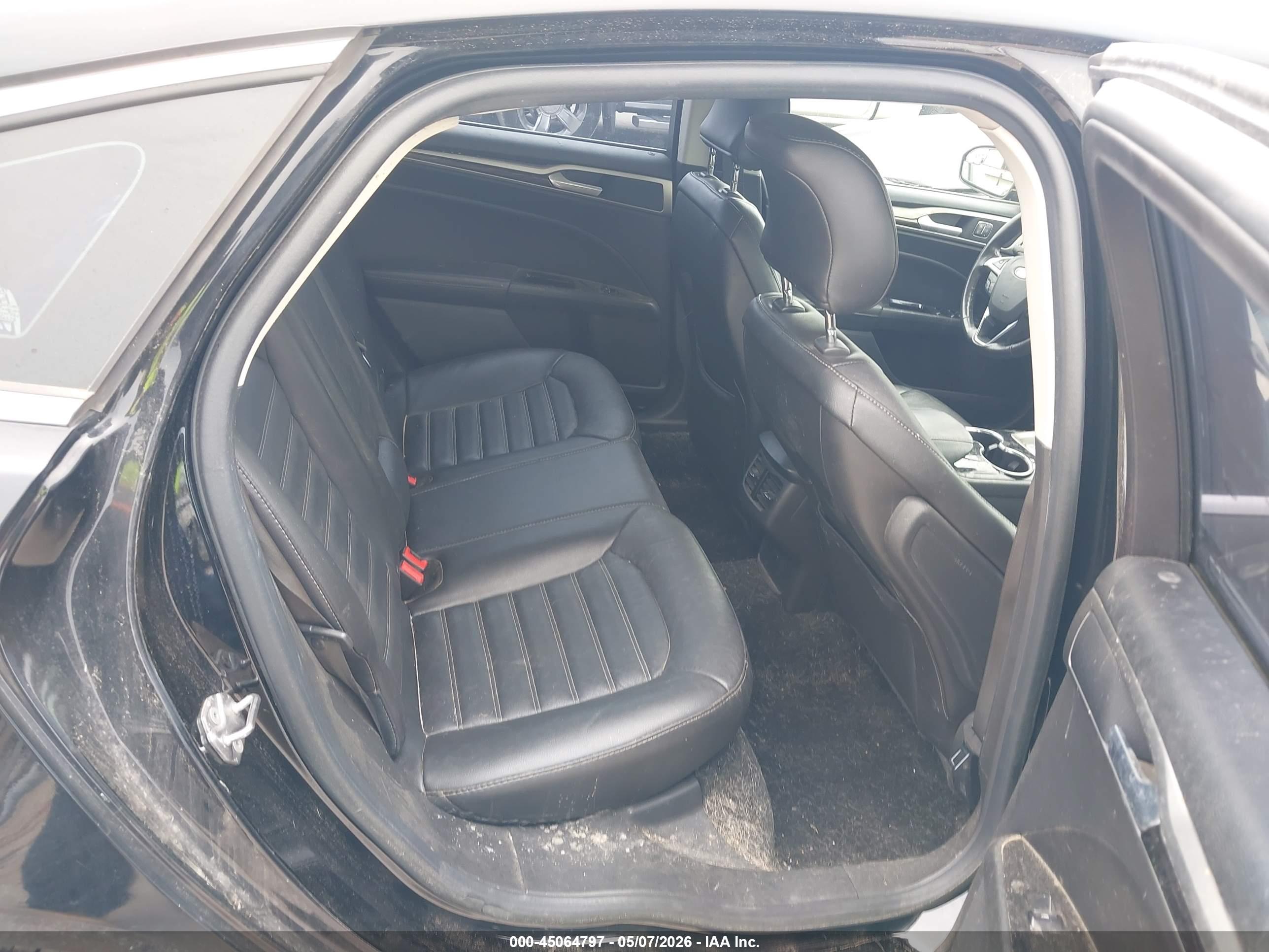 FORD FUSION image 8
