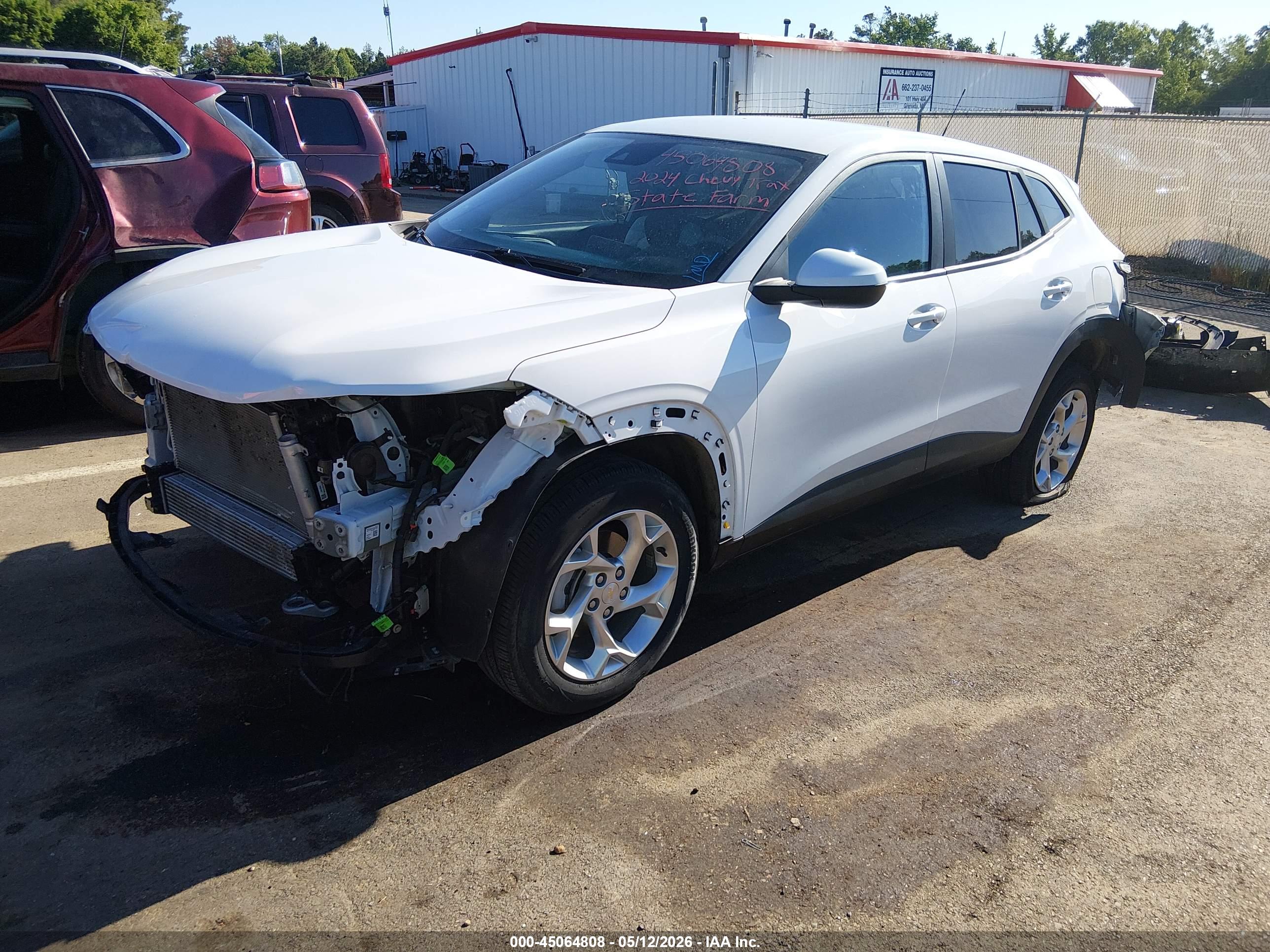 CHEVROLET TRAX image 2