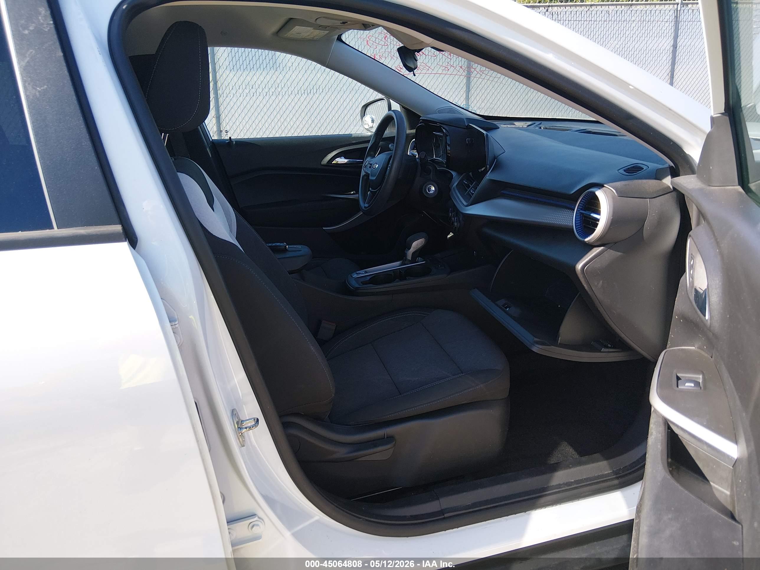 CHEVROLET TRAX image 5