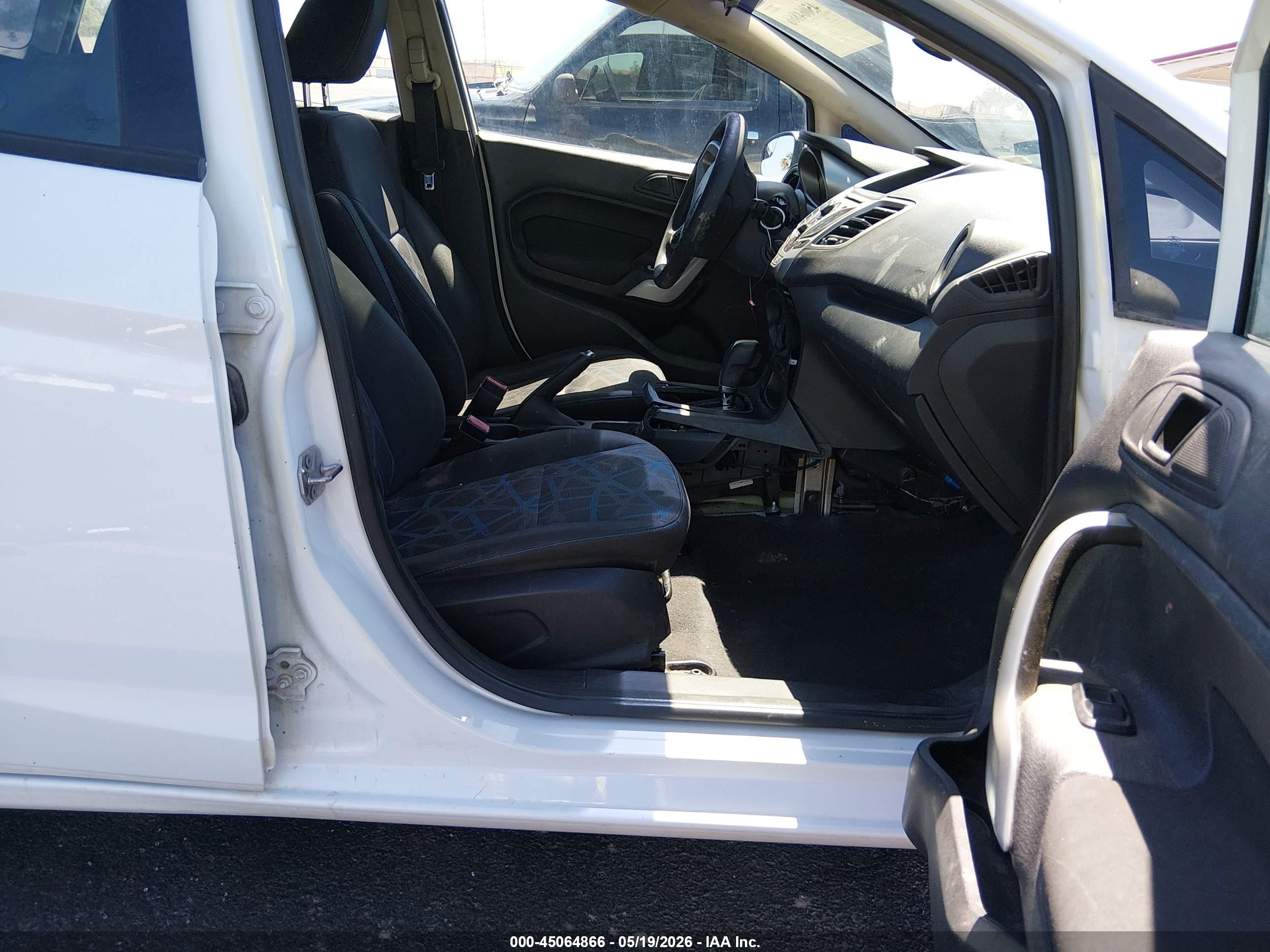 FORD FIESTA image 5