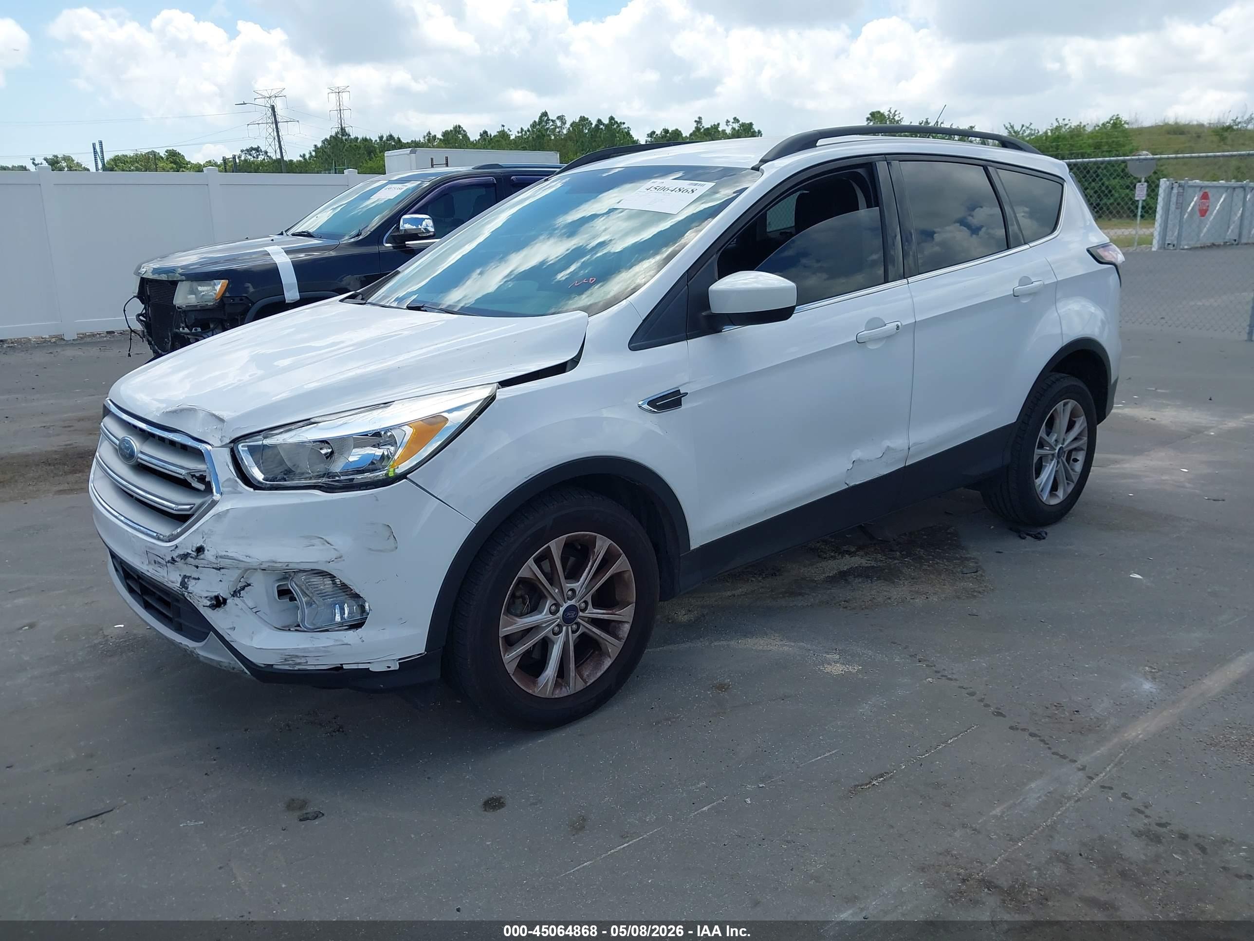 FORD ESCAPE image 2
