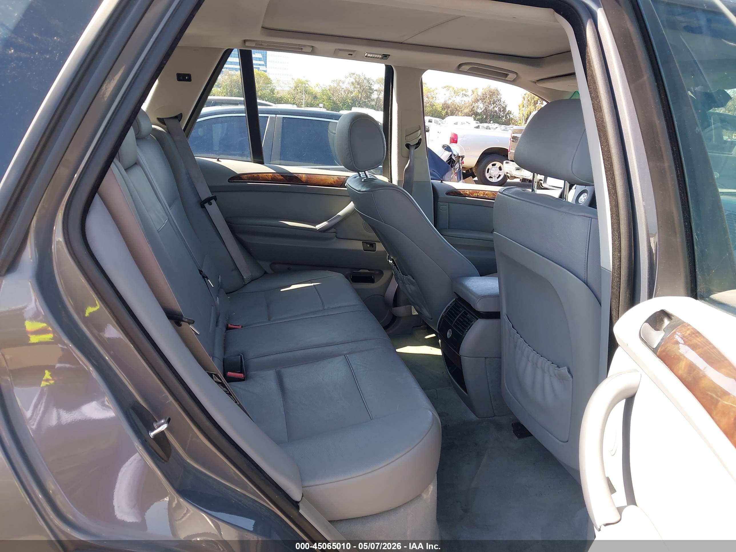 BMW X5 image 8